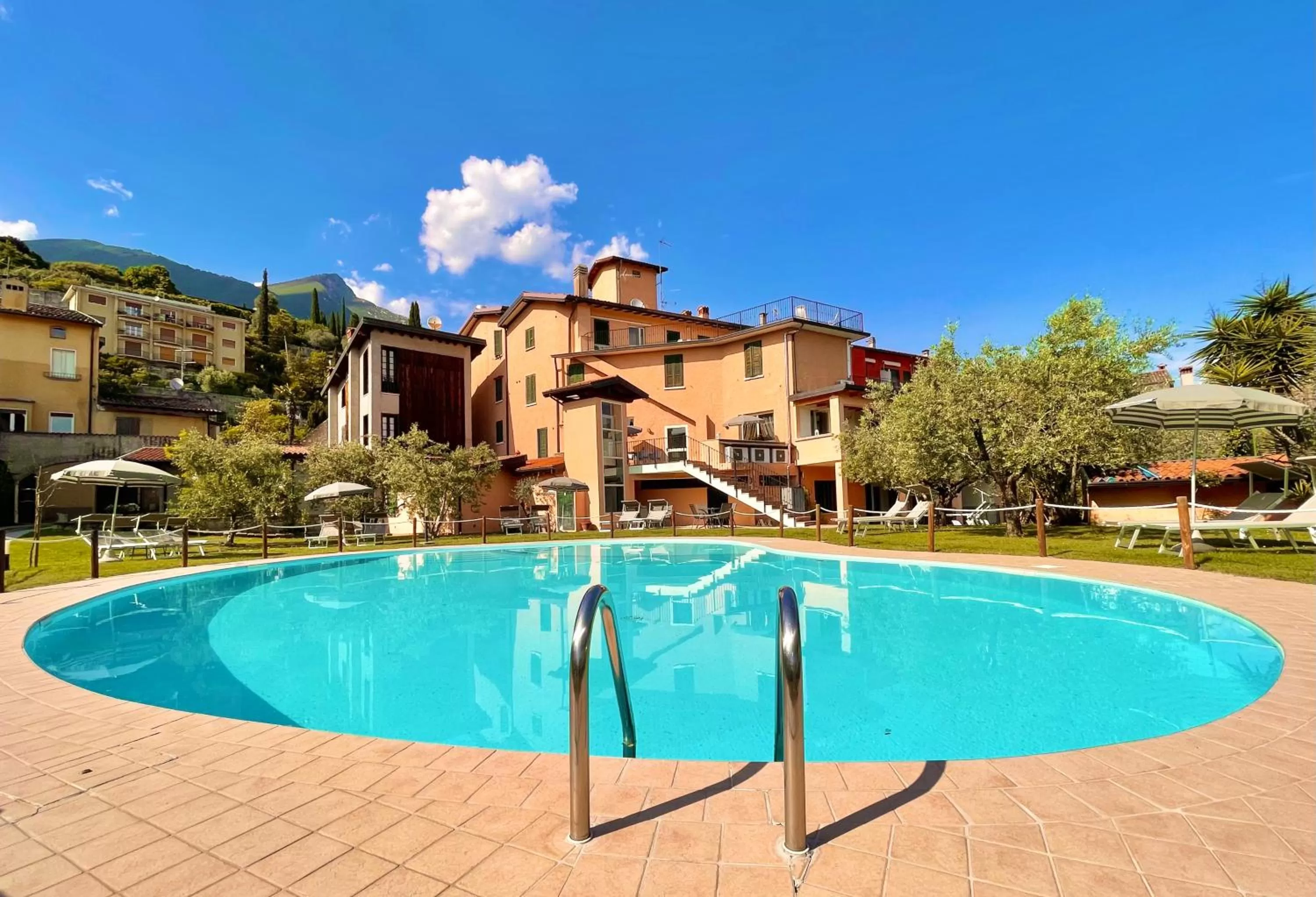 Swimming pool in Albergo Vittoria