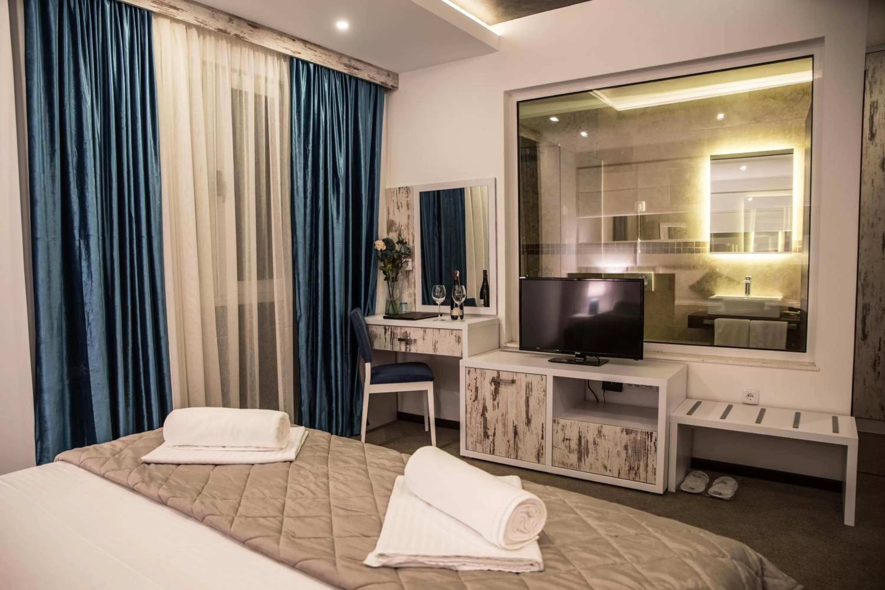 Bathroom, TV/Entertainment Center in Boutique Hotel "Salina"