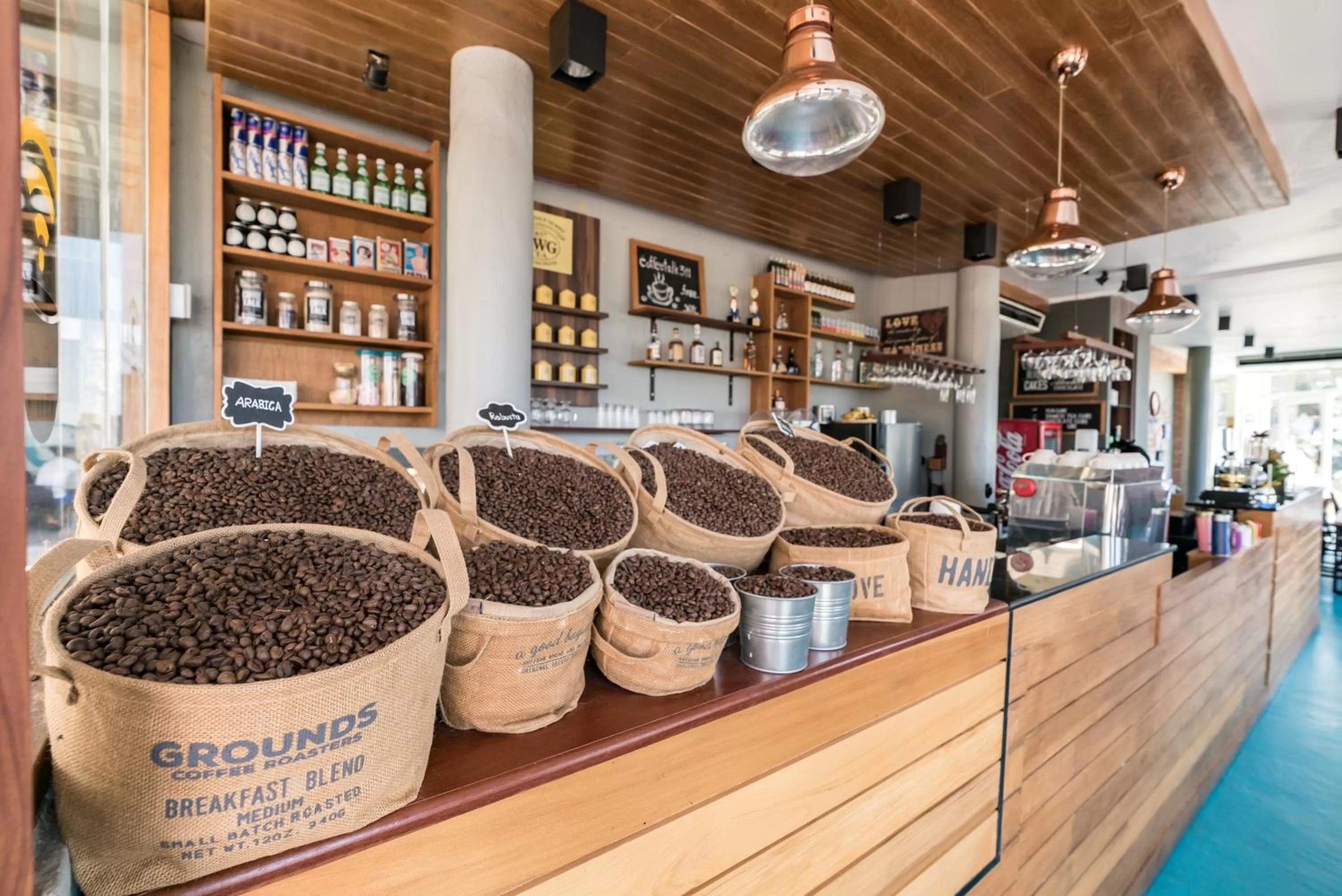 Lounge or bar in Thavorn Palm Beach Resort Phuket