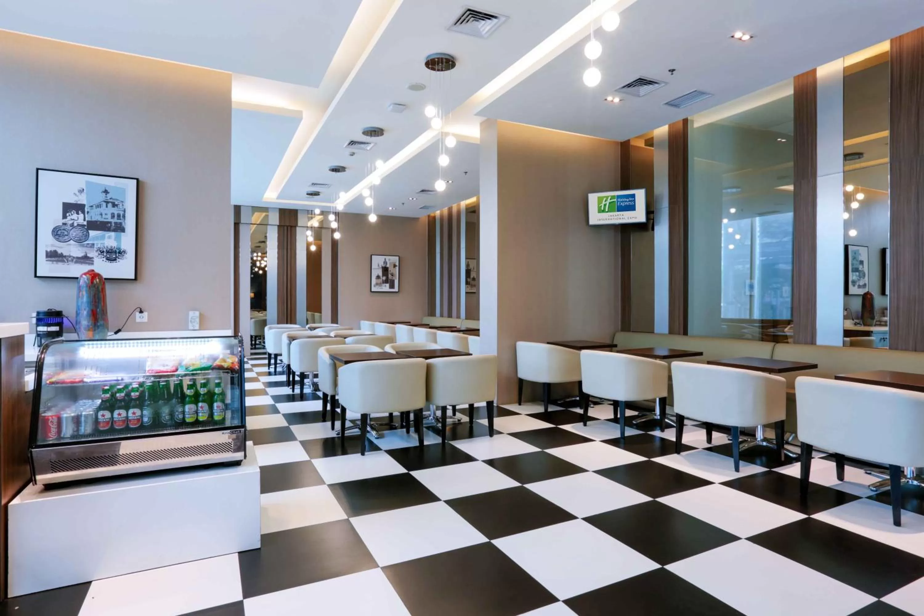 Coffee/tea facilities in Holiday Inn Express Jakarta International Expo by IHG