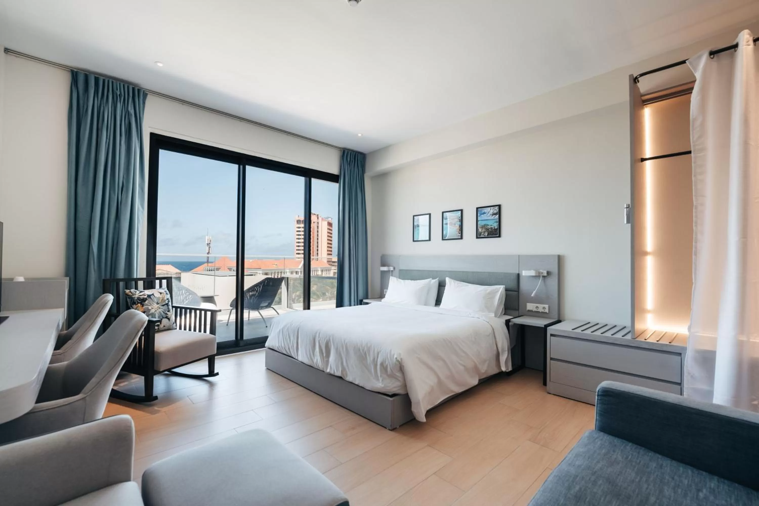 View (from property/room), Bed in Elements Hotel & Shops Curaçao