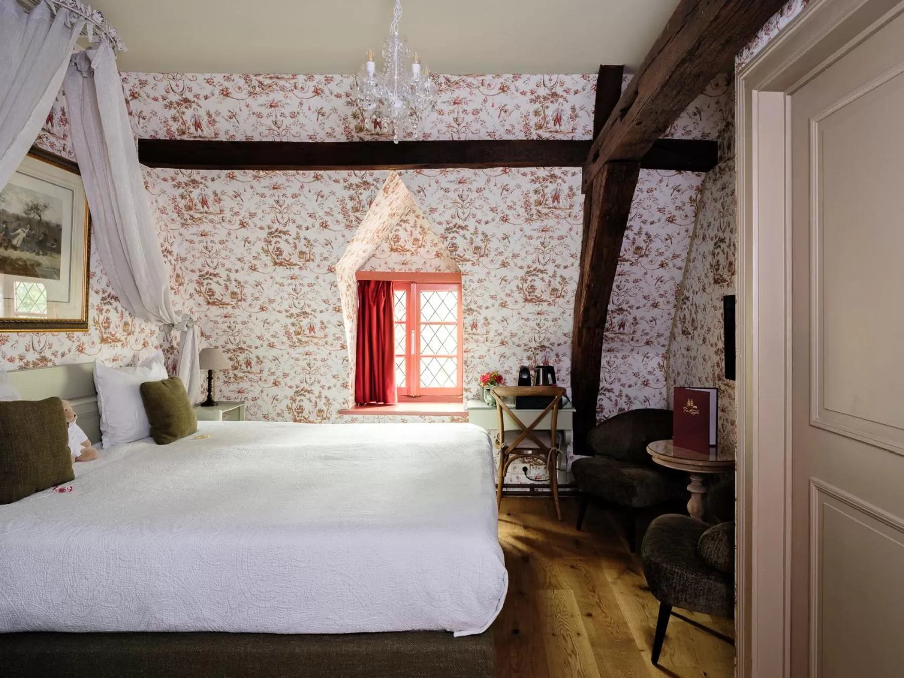 Bed in Canal View Hotel Ter Brughe by CW Hotel Collection