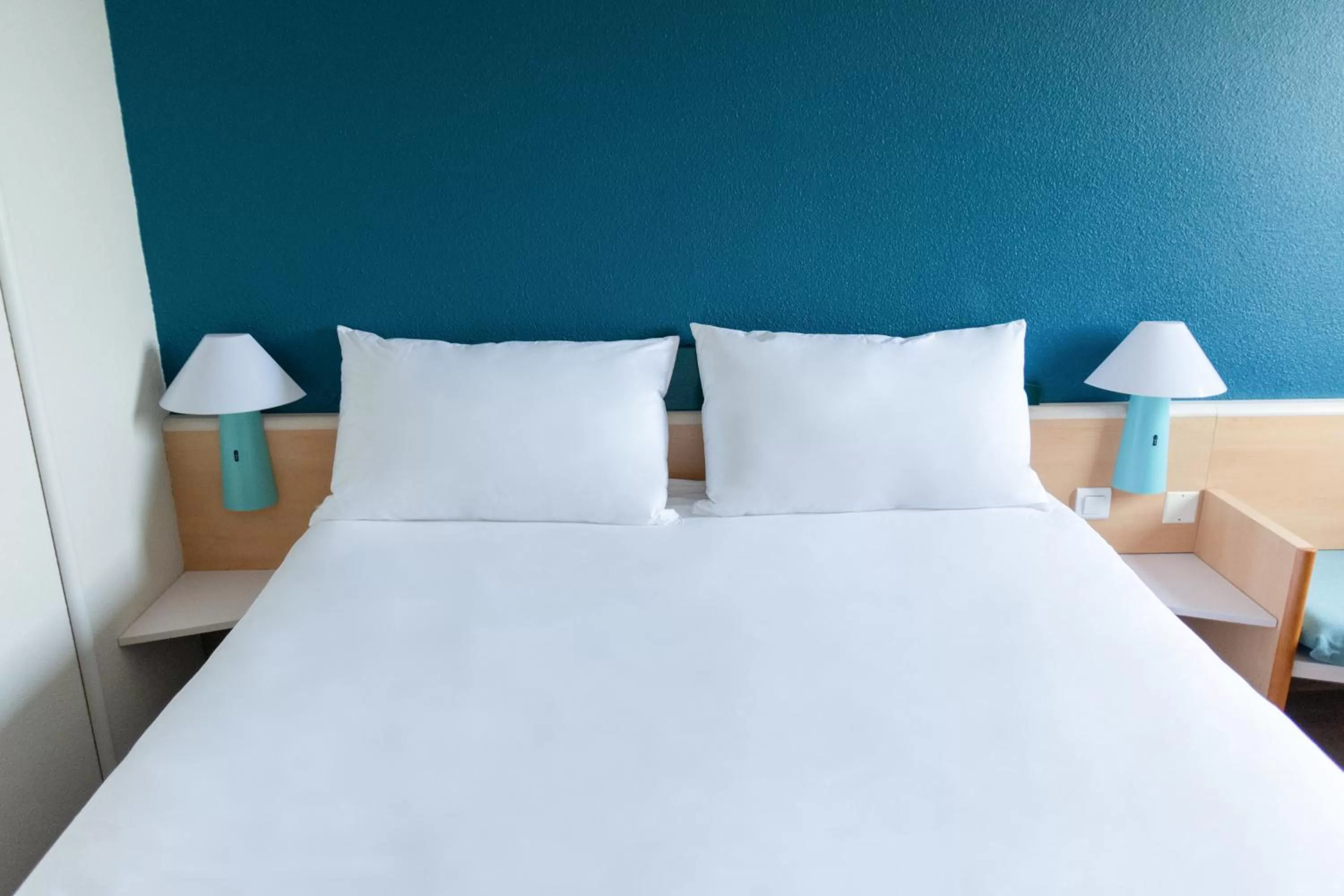 Bed in Hotel ibis Narbonne