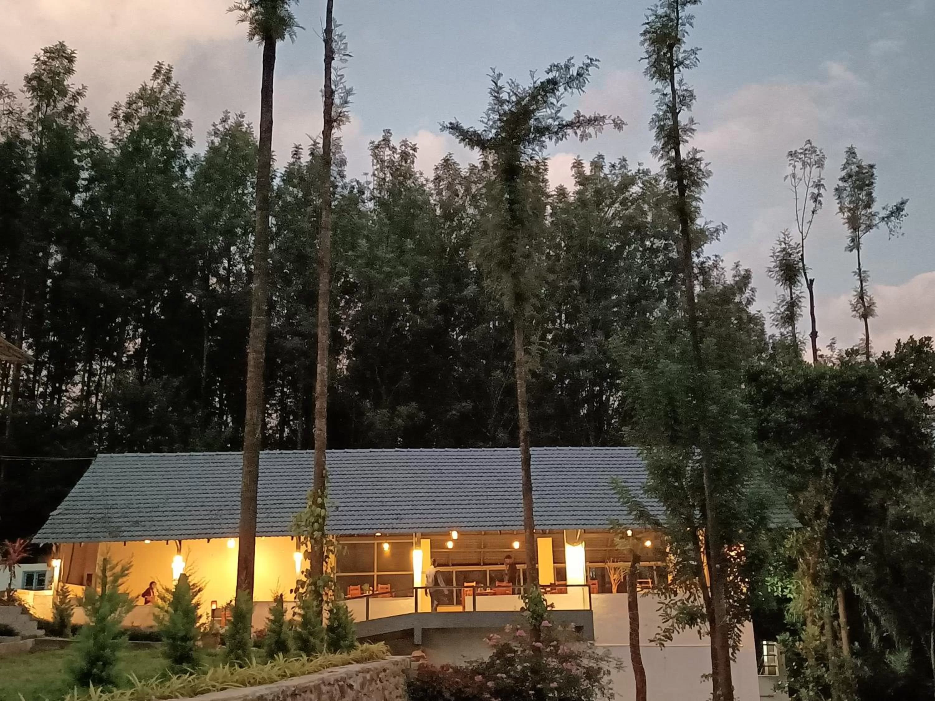 Restaurant/places to eat in The Spectrum Resort, Chikmagalur