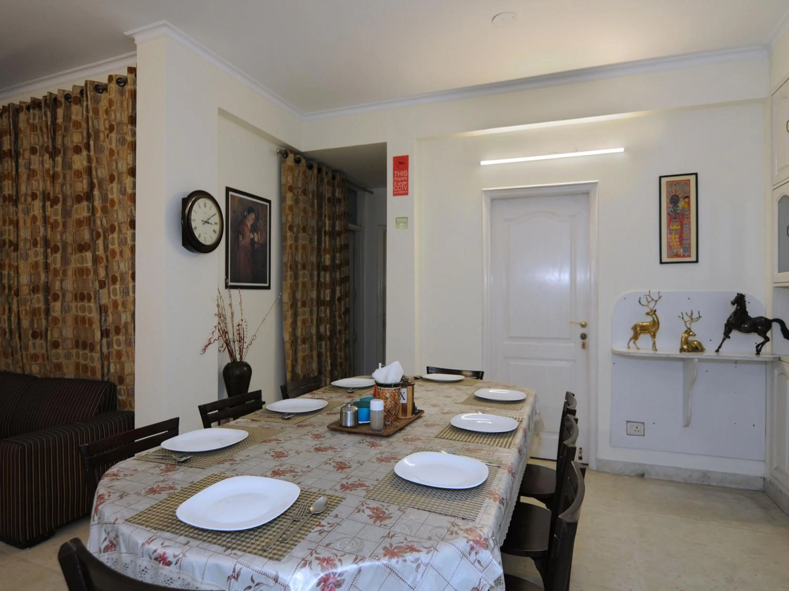 Restaurant/places to eat in Mehra Residency at The Airport