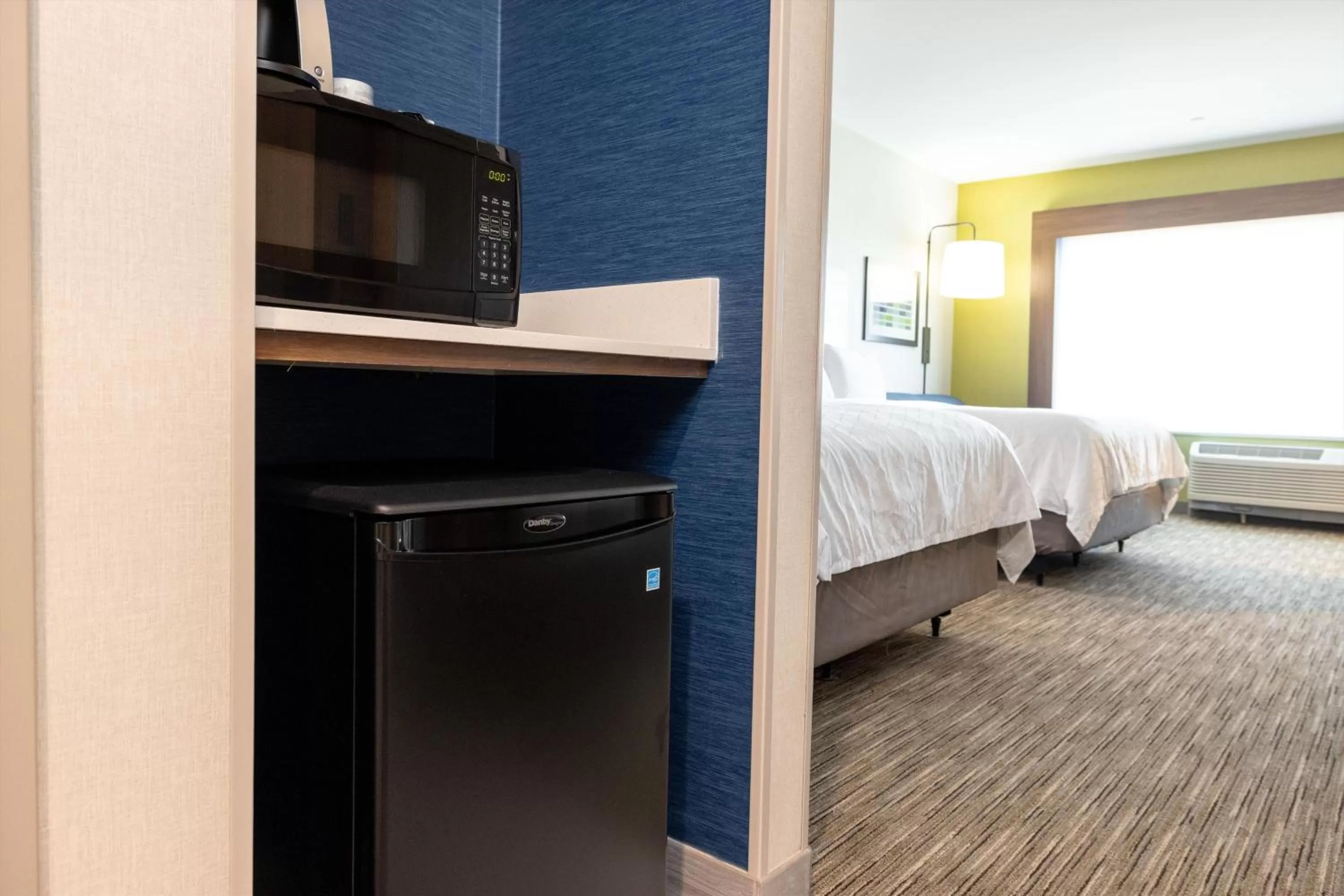 Photo of the whole room, Bed in Holiday Inn Express & Suites - San Jose Silicon Valley by IHG