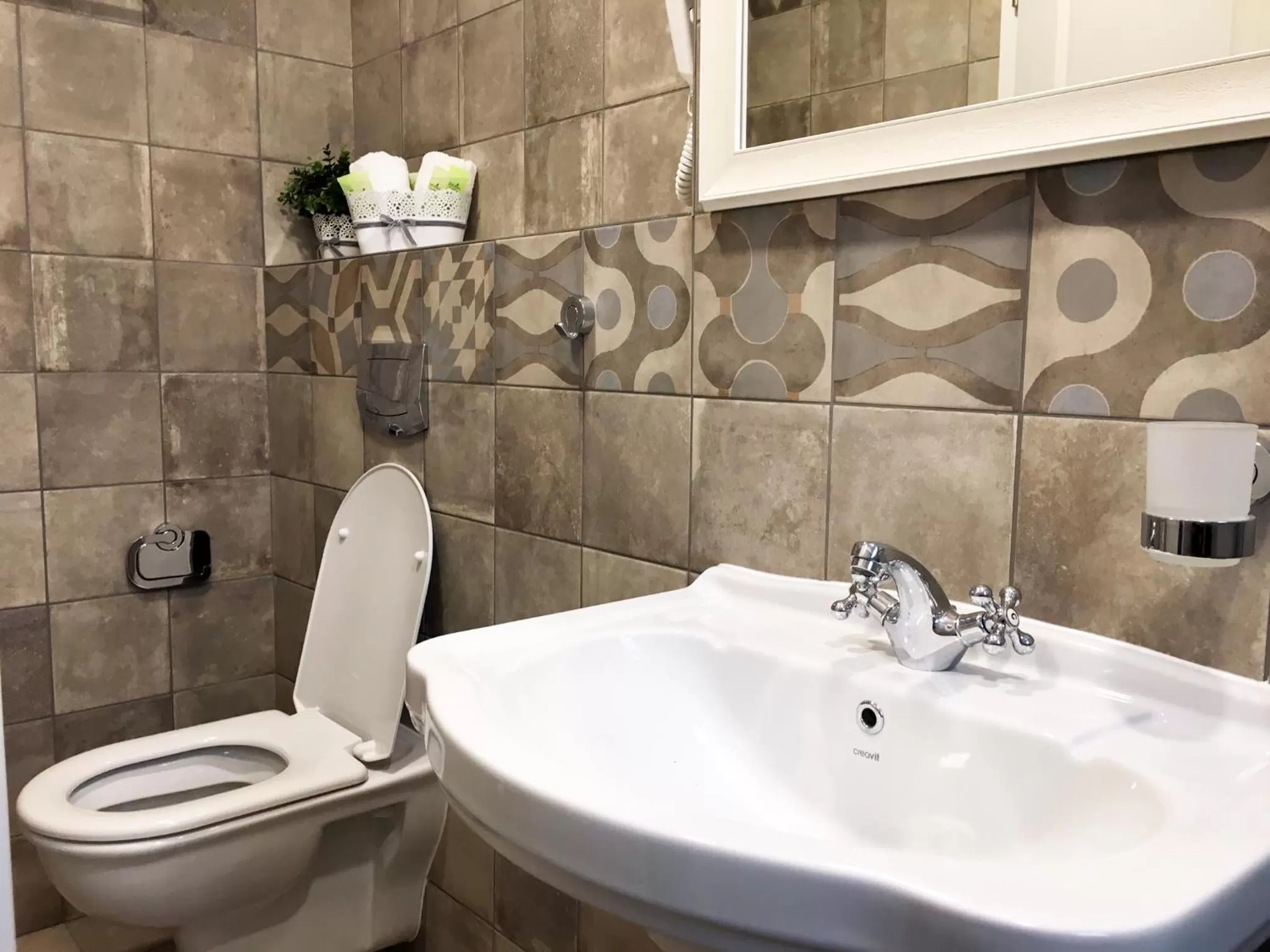 Shower in Family Hotel Agoncev