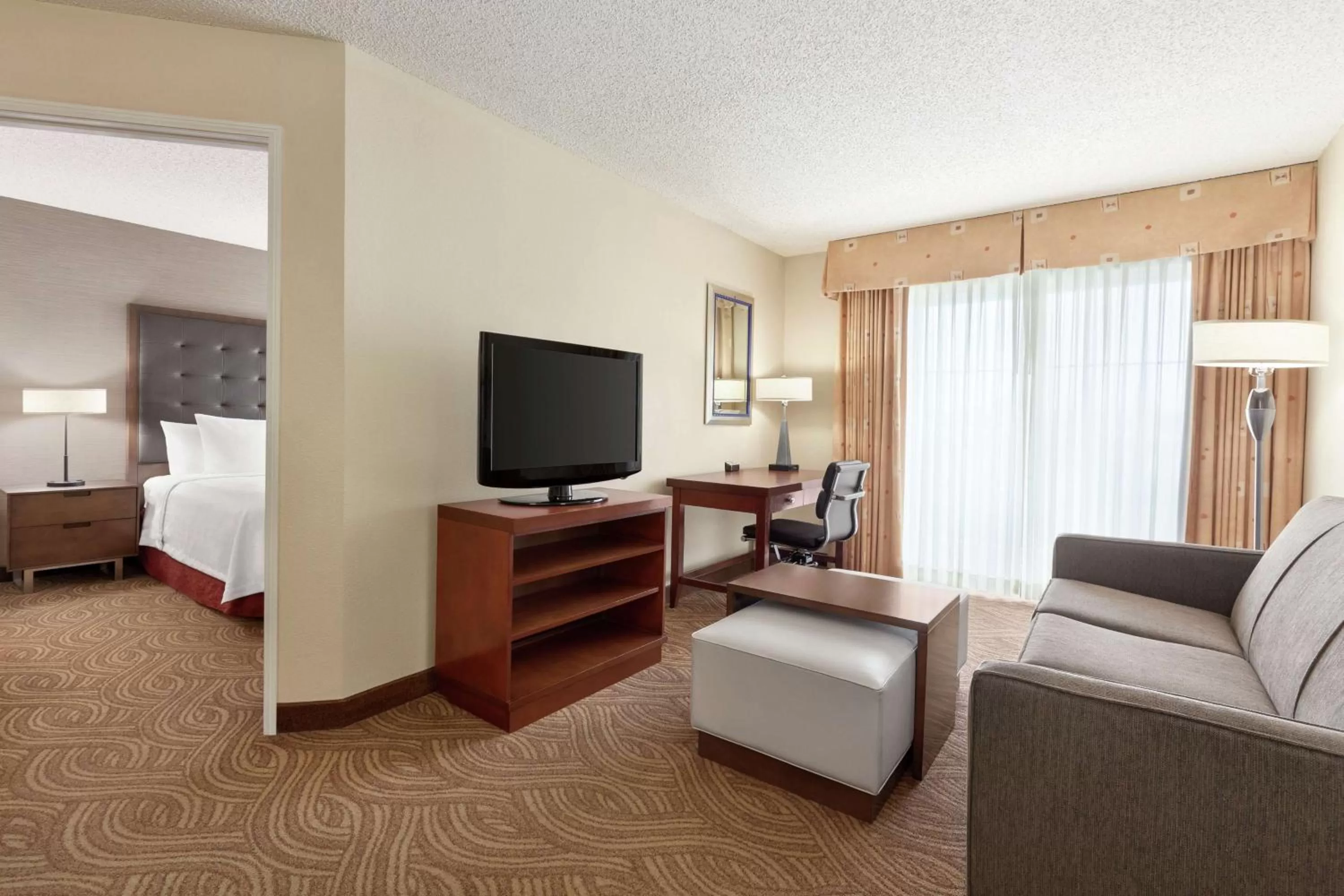 Living room, Bed in Homewood Suites by Hilton - Oakland Waterfront