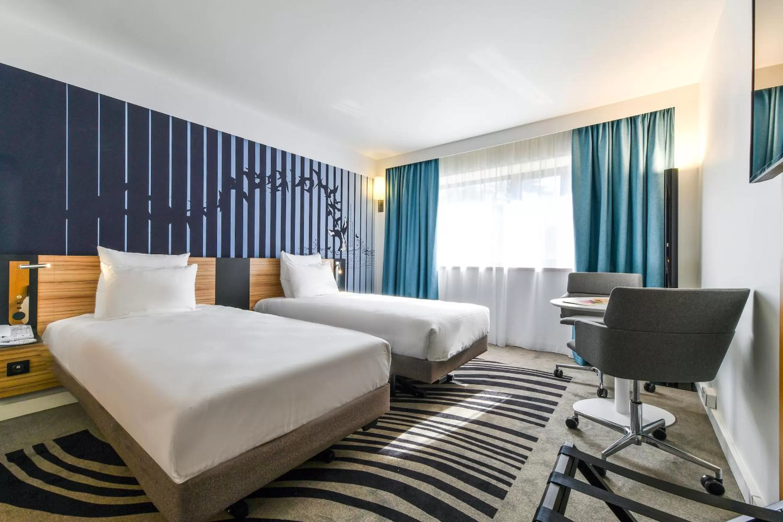 Photo of the whole room, Bed in Novotel La Rochelle Centre
