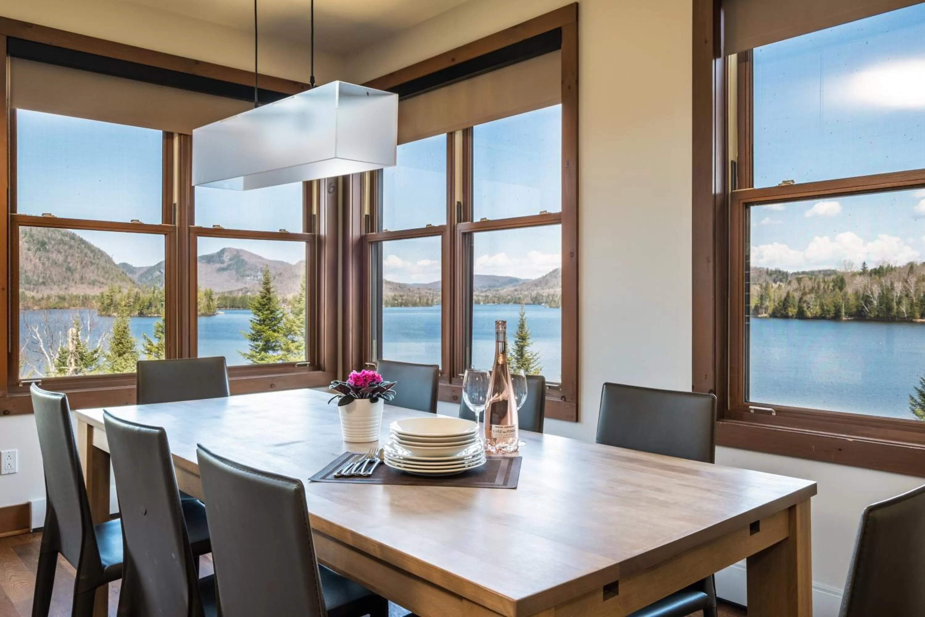 Dining Area in Suites-sur-Lac