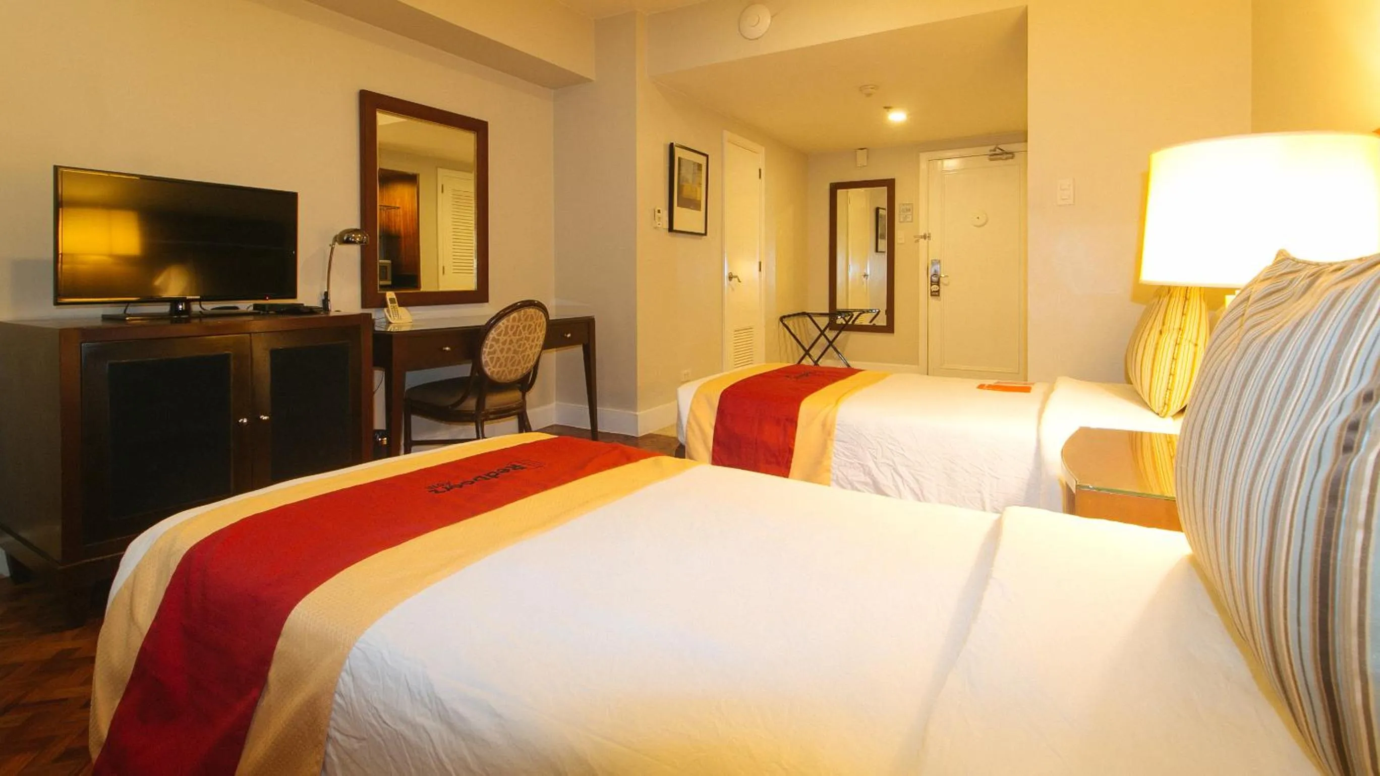 Bed in RedDoorz Premium at The Residences Olympia Makati