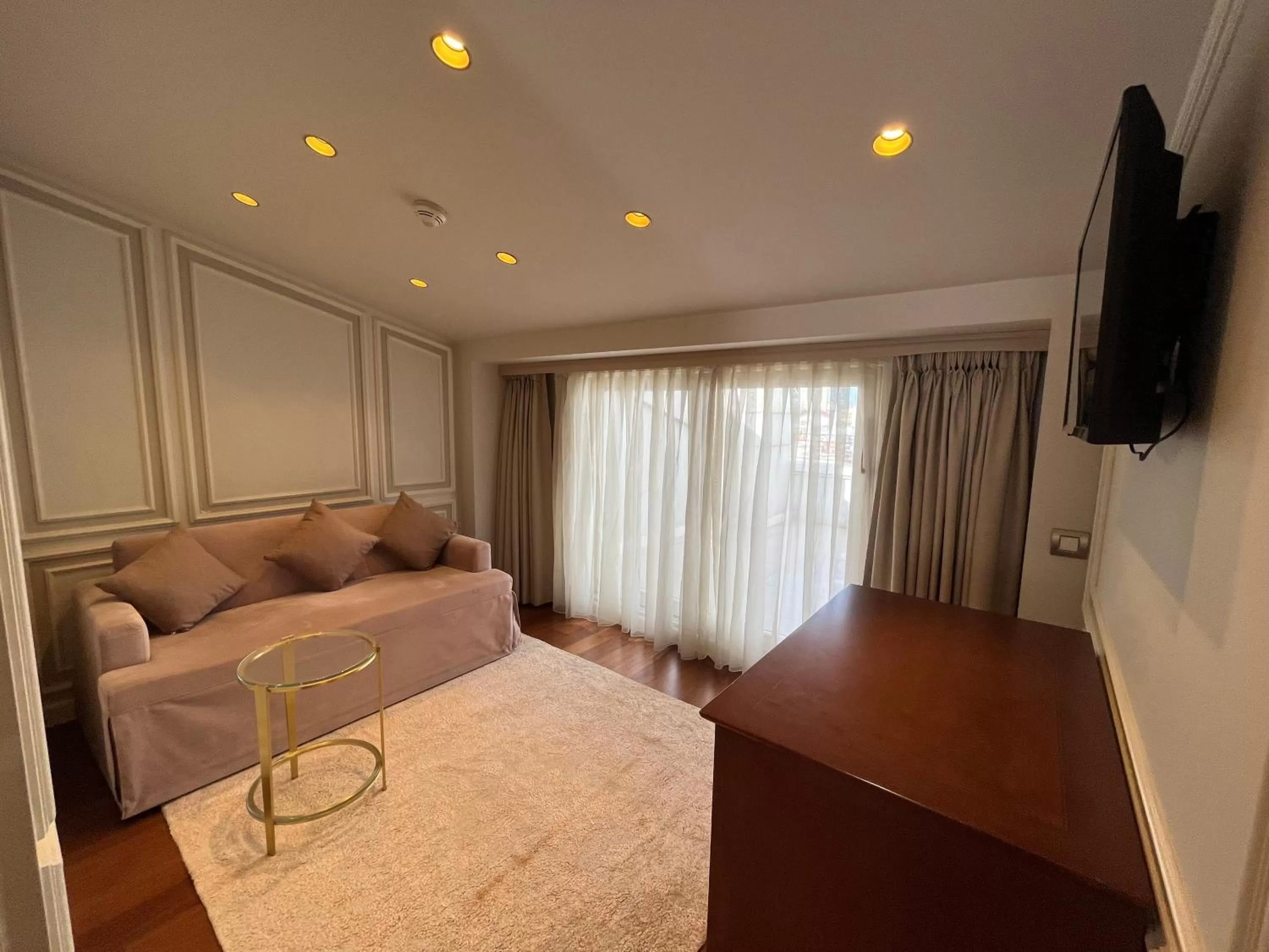 Communal lounge/ TV room, Bed in Arcade Hotel & SPA Nisantasi