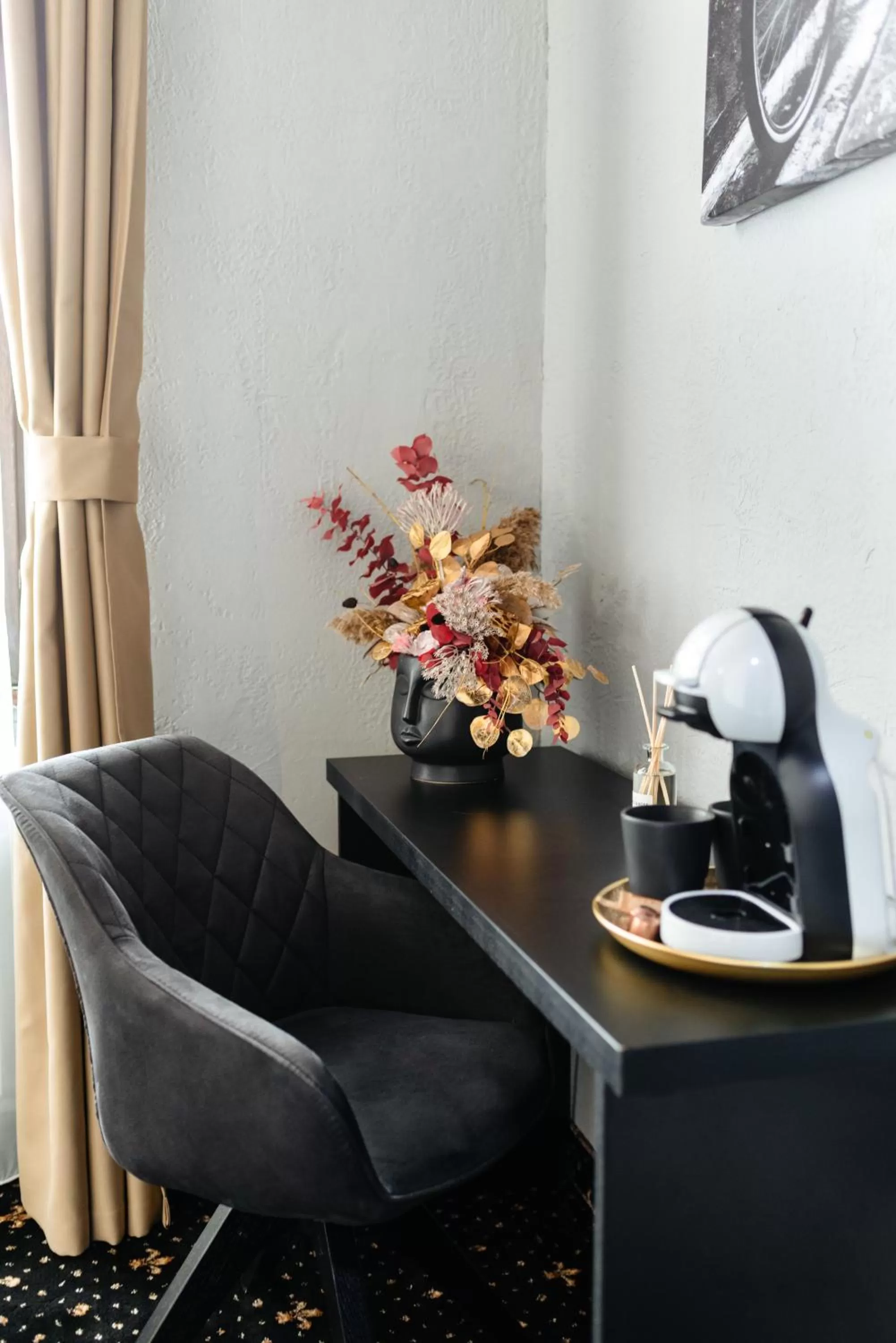 Seating area in Palace Bulevard Inn