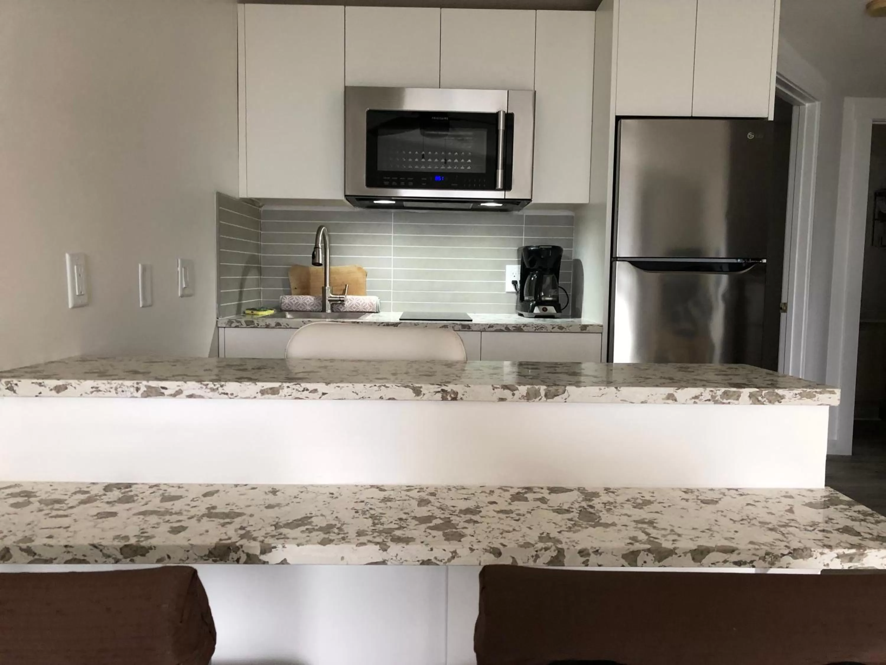 Coffee/tea facilities in Qualicum Breeze Beach Resort