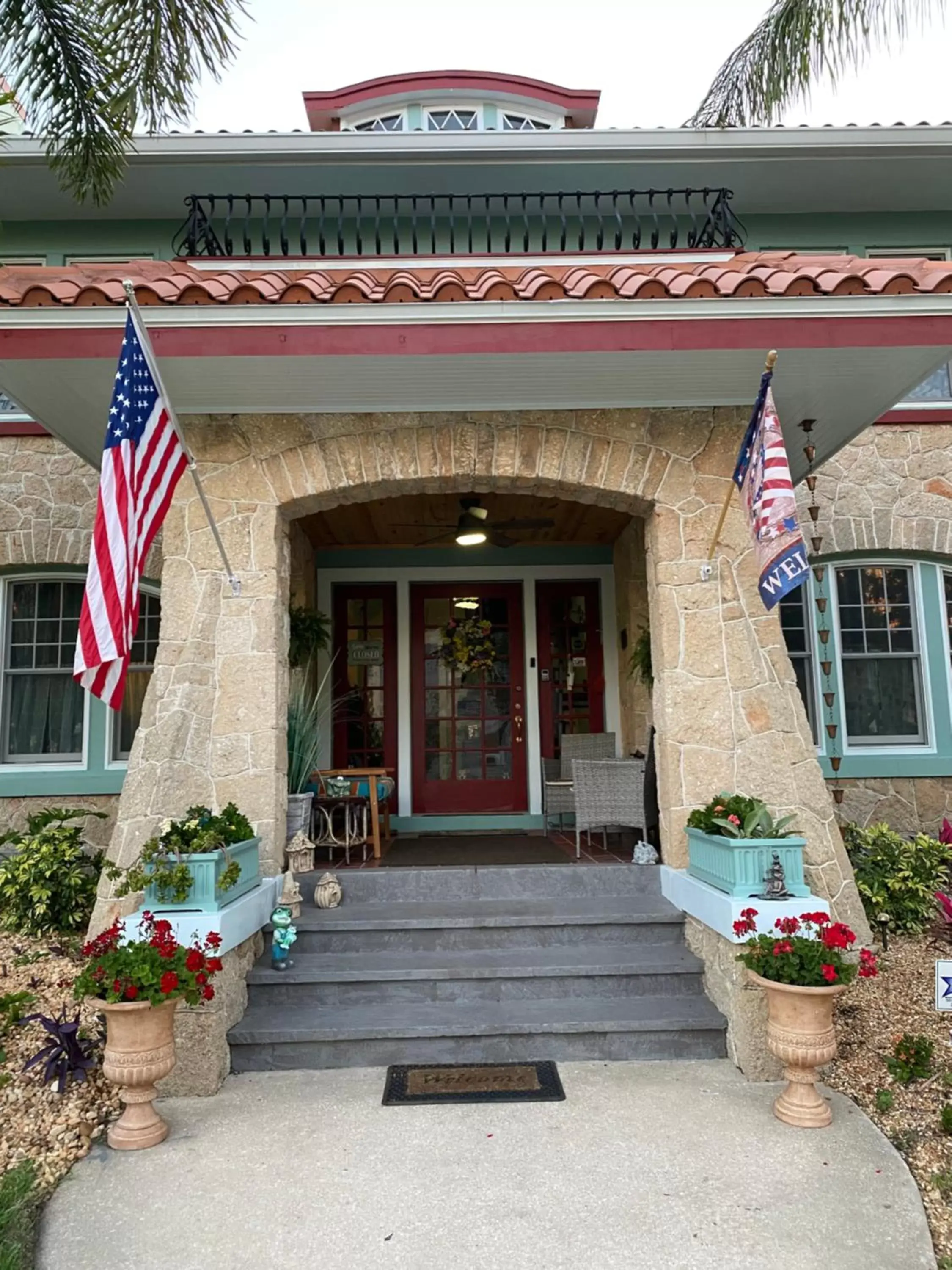 Facade/entrance in Ms. Maggie's South Country Inn Facade/entrance in Ms. Maggie's South Country Inn