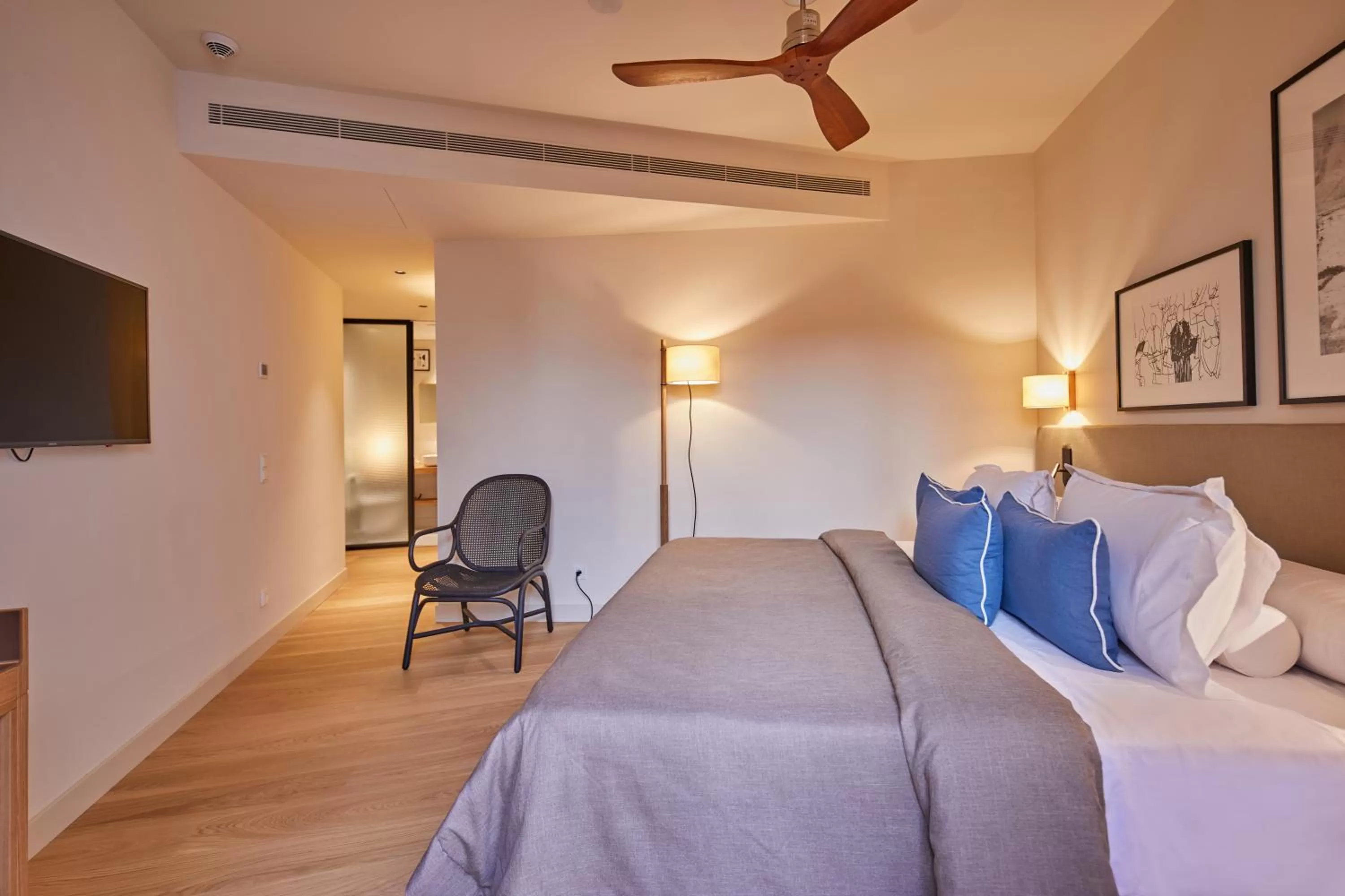 TV and multimedia, Bed in Mon Boutique Hotel