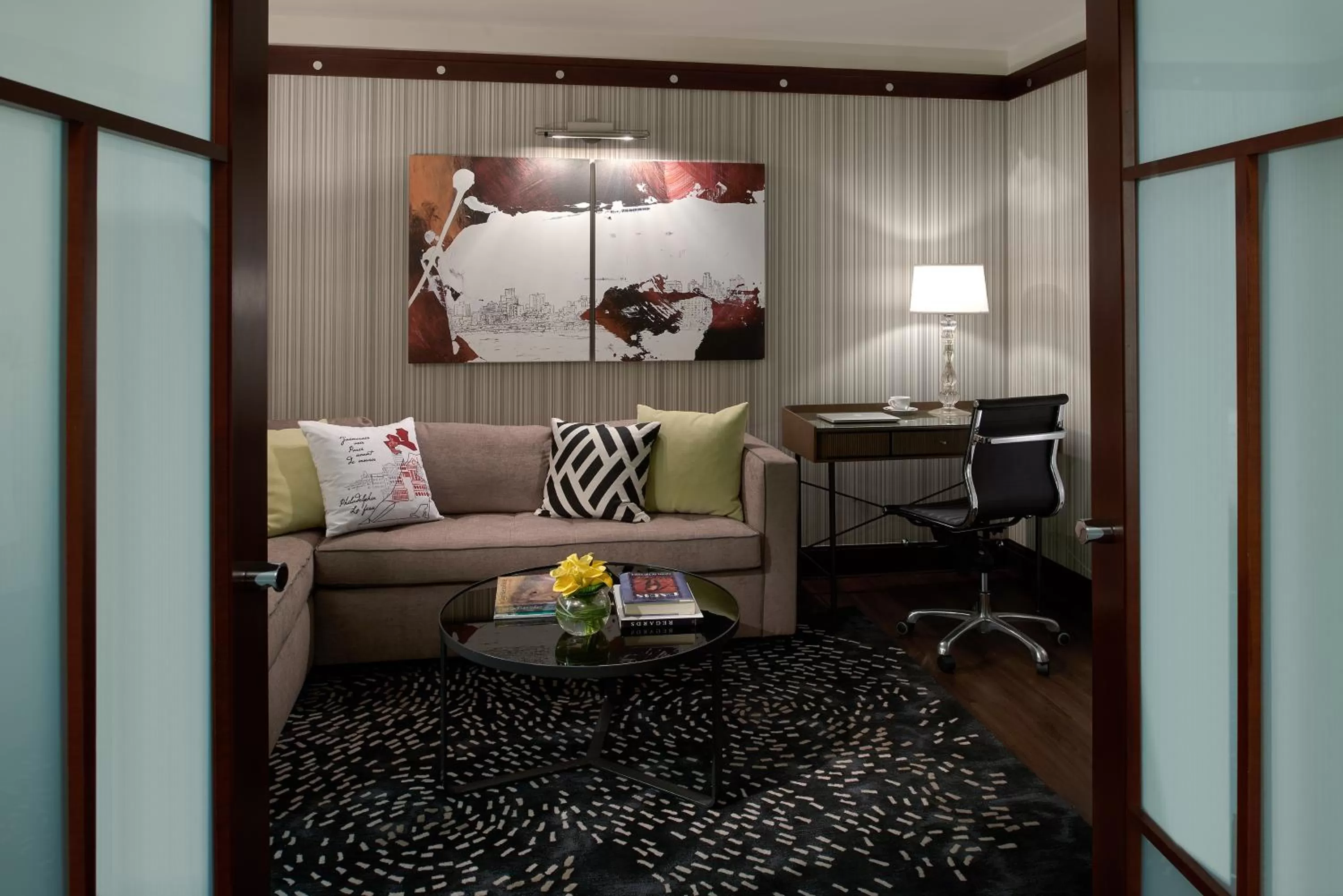 Living room in Sofitel Philadelphia at Rittenhouse Square