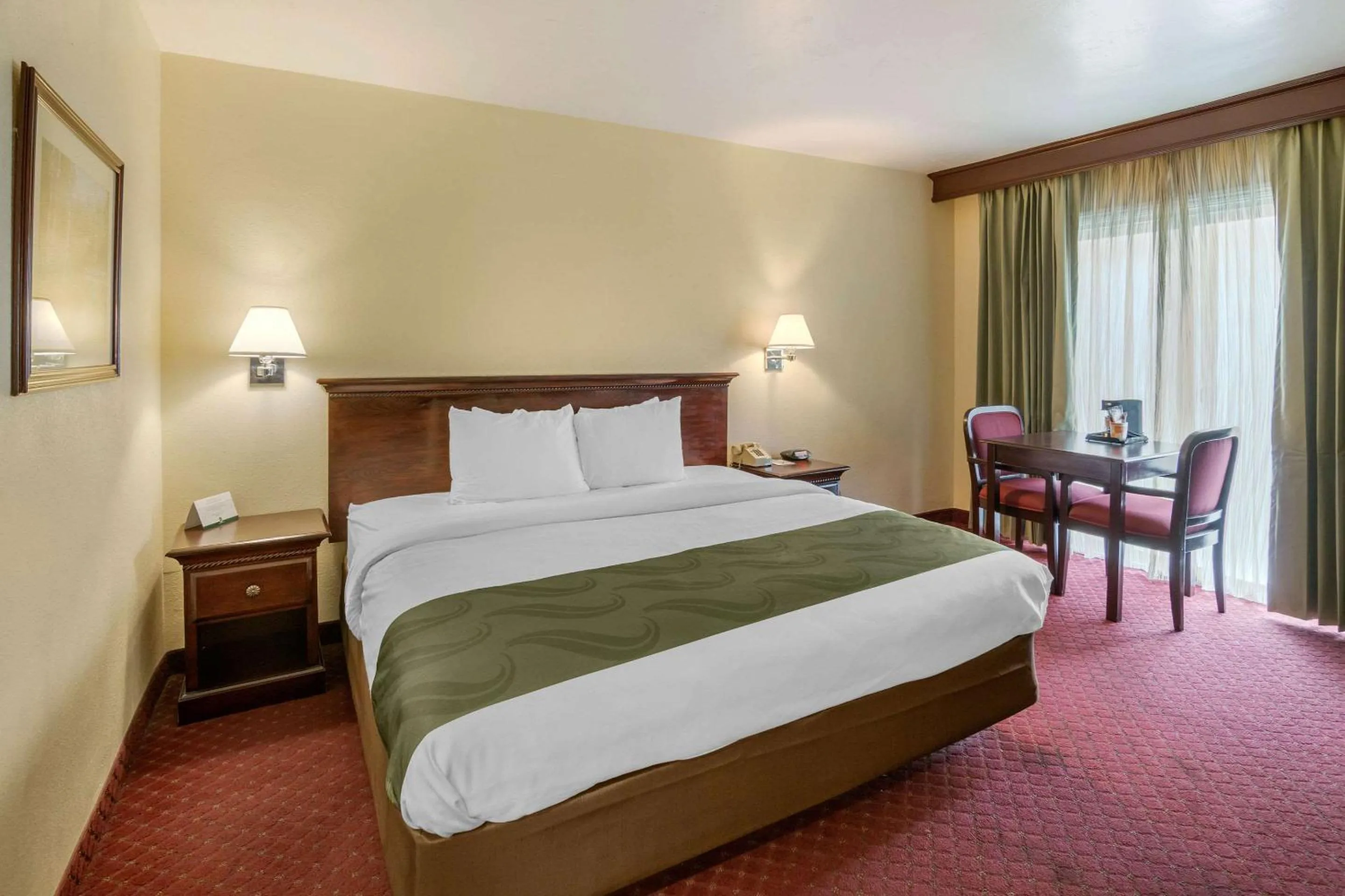 Photo of the whole room, Bed in Quality Inn & Suites El Cajon San Diego East