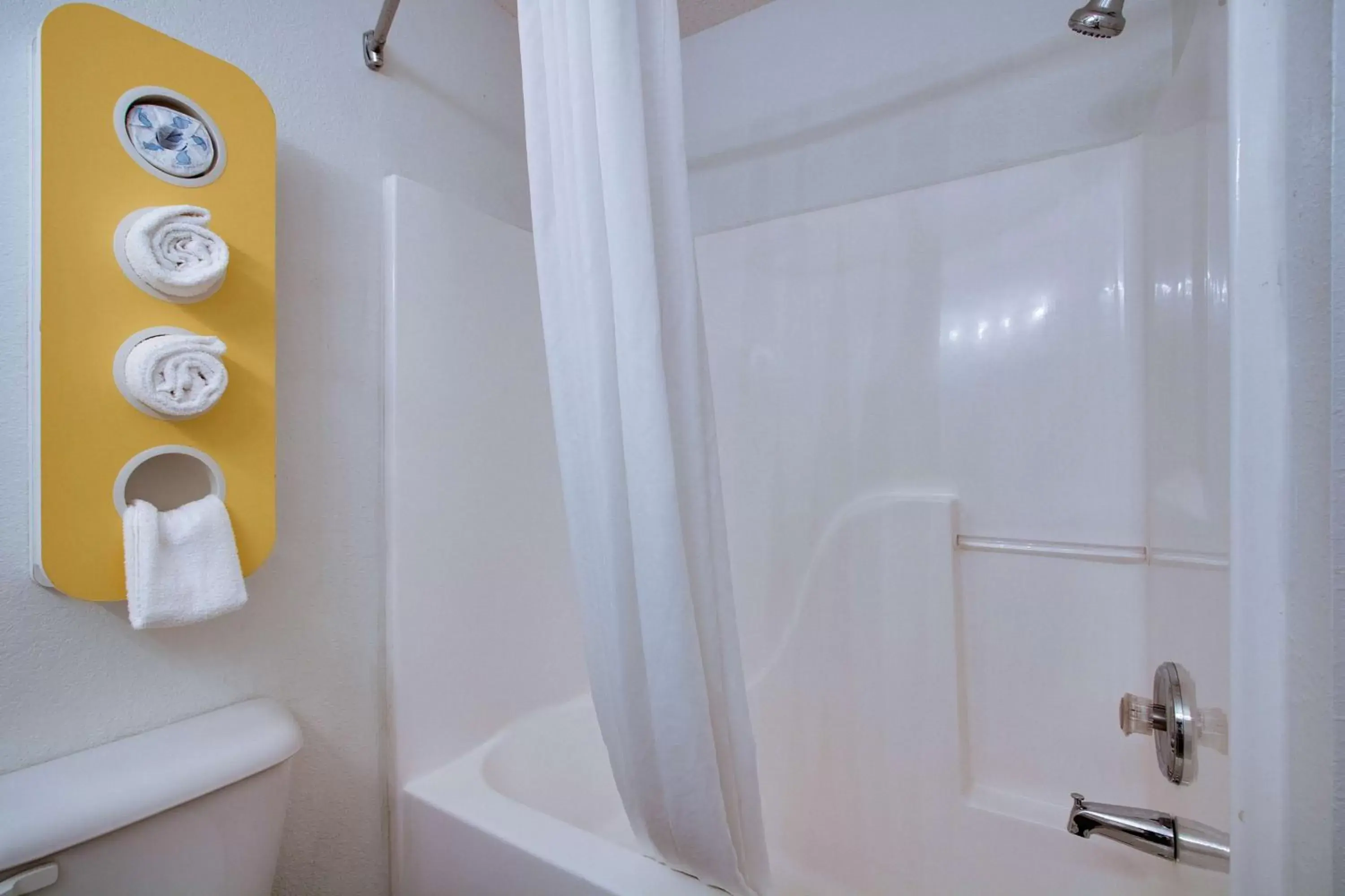 Queen Room with Two Queen Beds - Non-Smoking in Motel 6-Hinesville, GA Queen Room with Two Queen Beds - Non-Smoking in Motel 6-Hinesville, GA