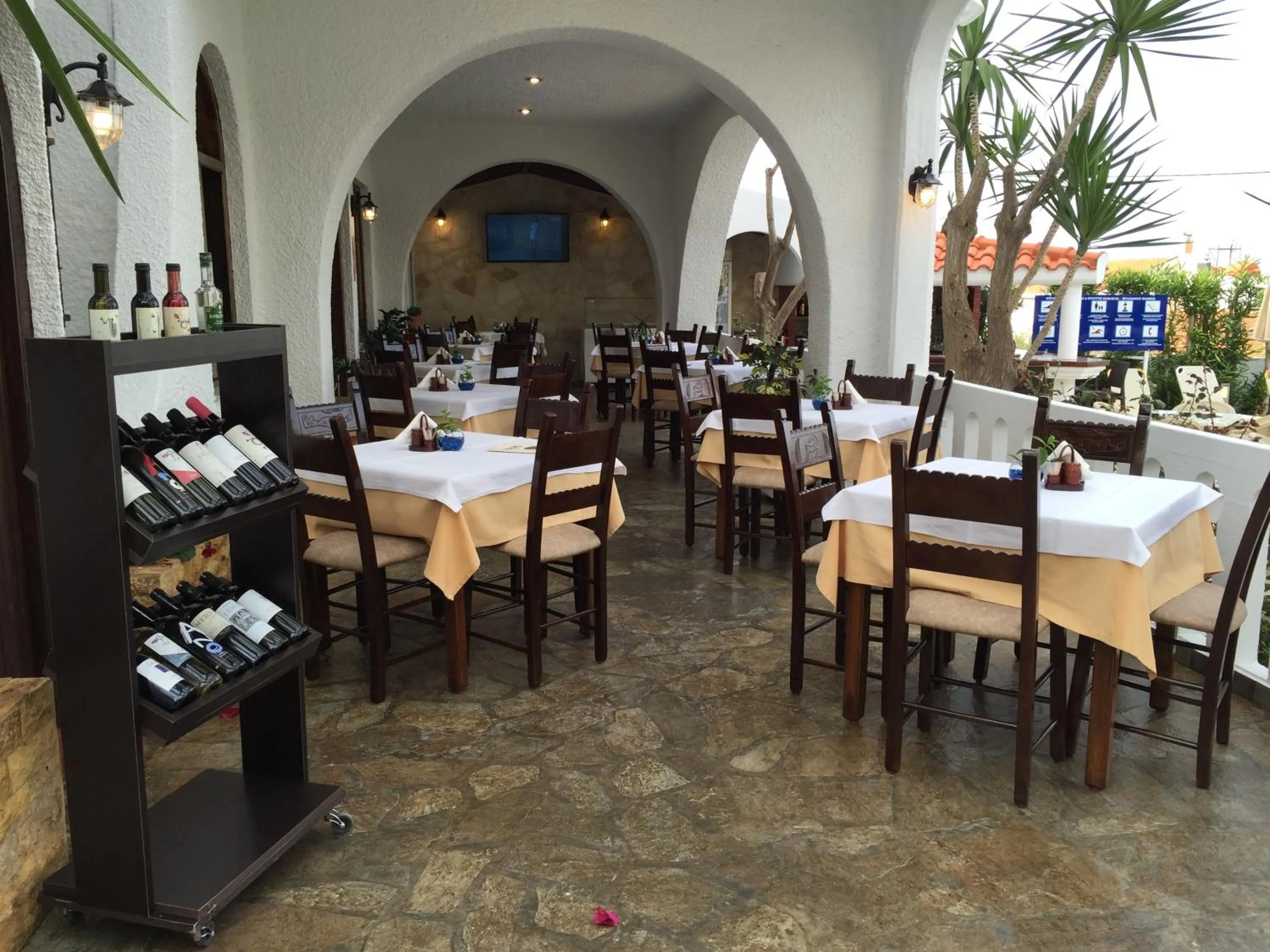 Restaurant/places to eat in Folia Apartments Chania