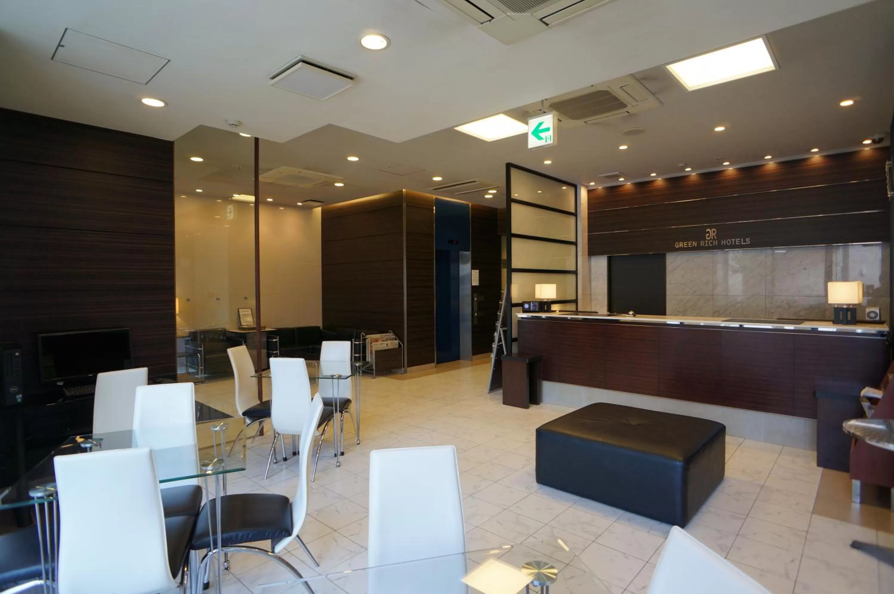Lobby or reception in Green Rich Hotel Hiroshima Shinkansenguchi (Artificial hot spring Futamata Yunohana)