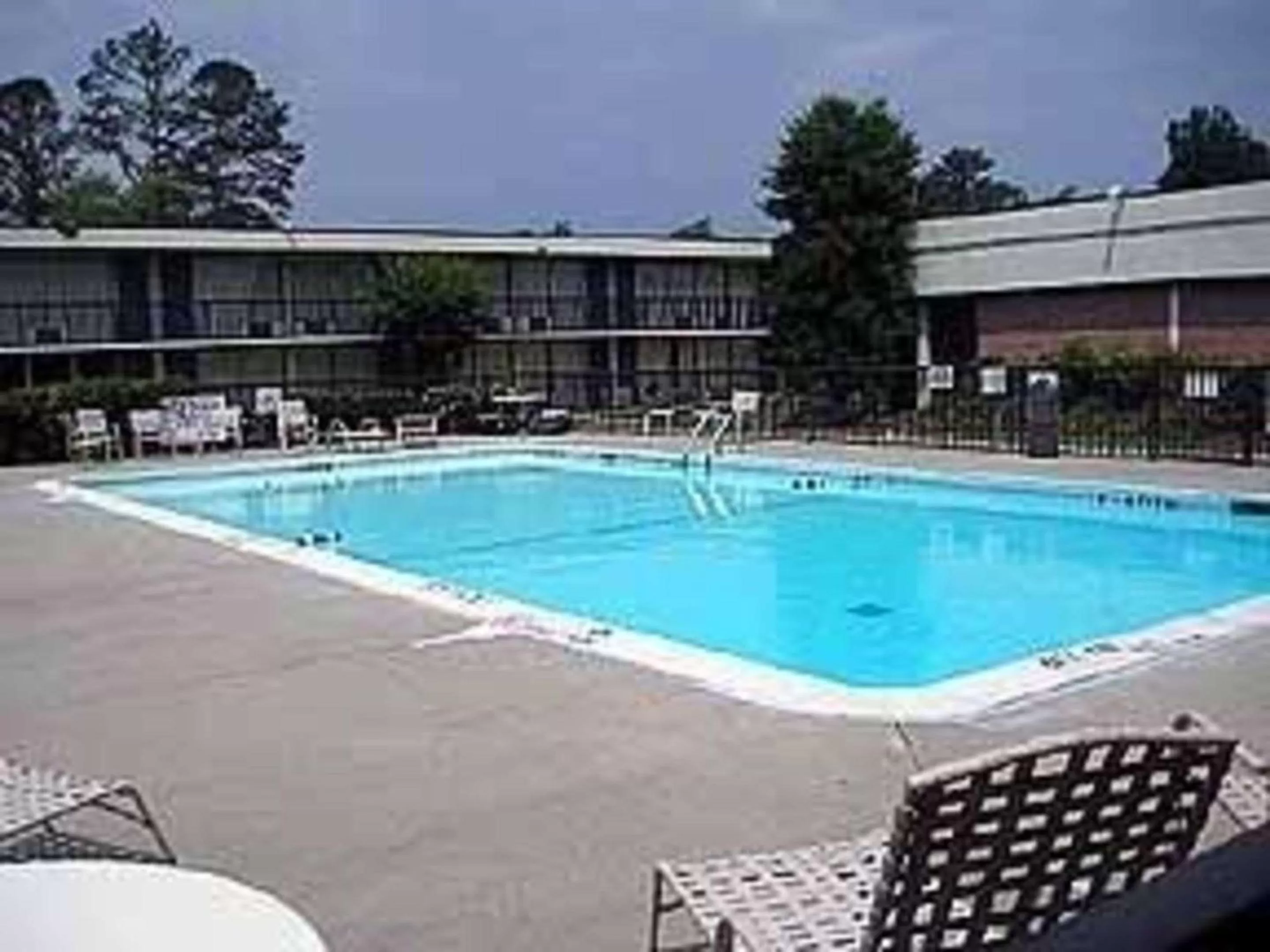 Swimming pool in Quality Inn Elizabeth City near University
