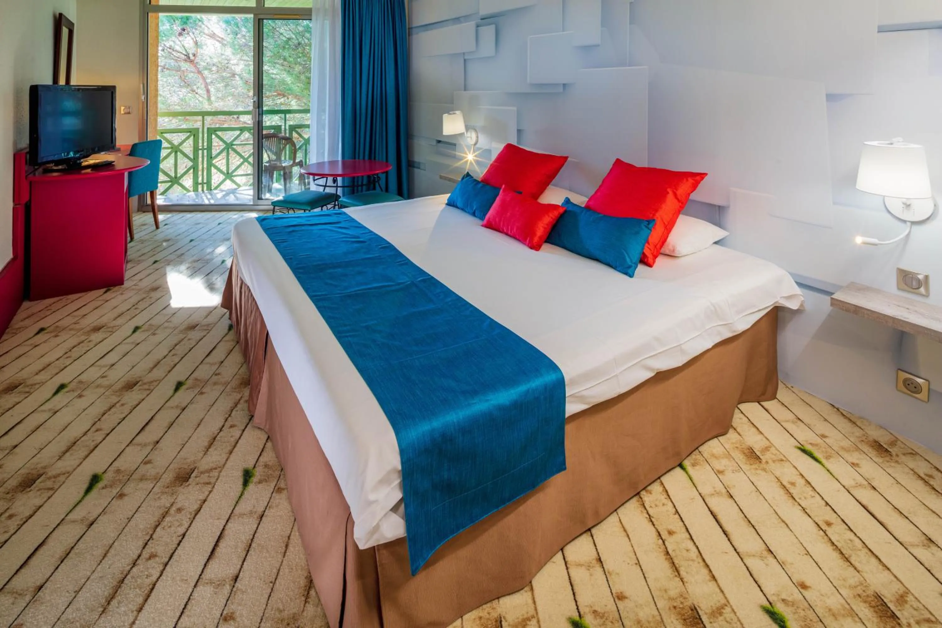 Bedroom, Bed in Garrigae Domaine de l'Esterel - piscine & SPA Cinq Mondes