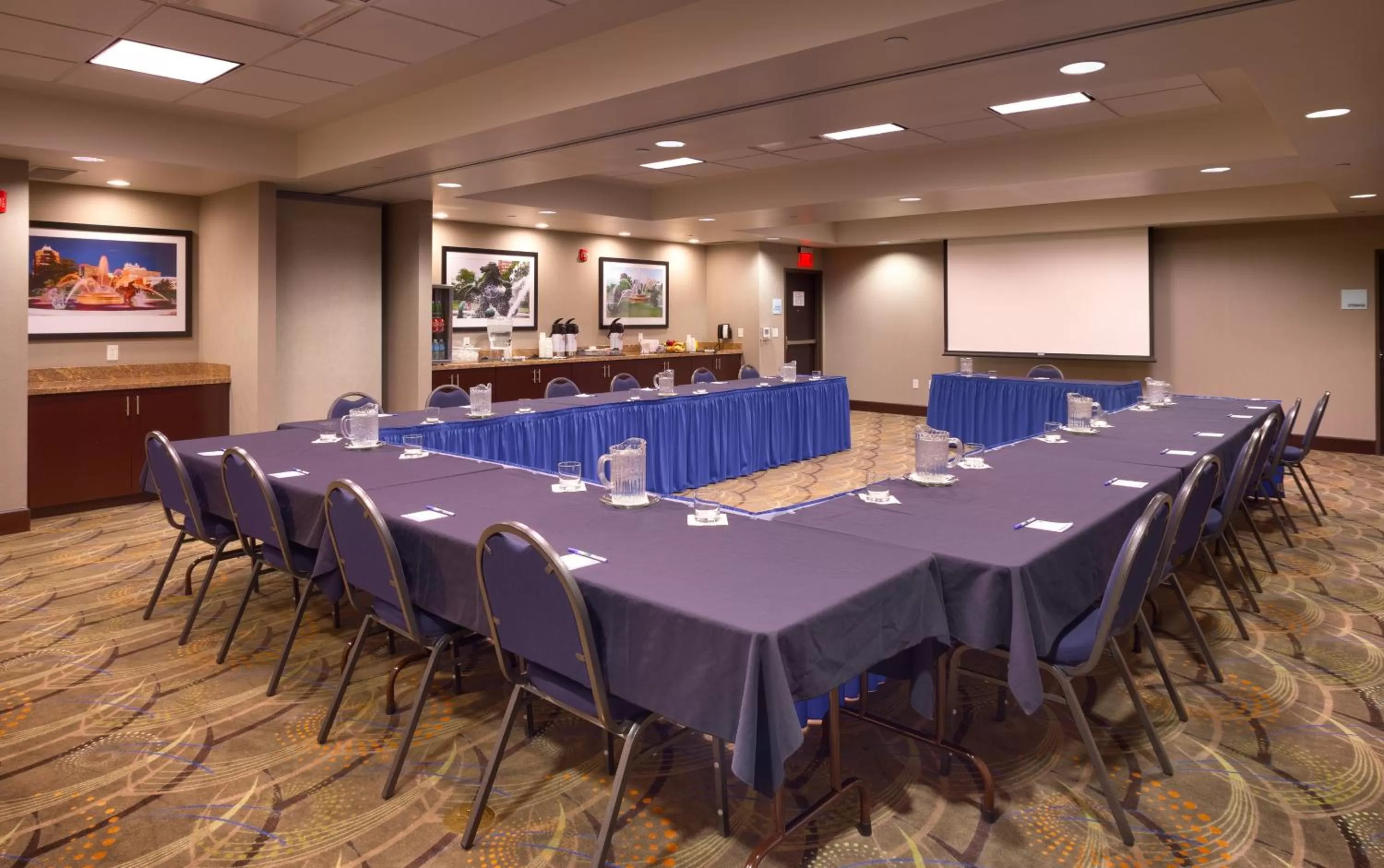 Meeting/conference room in Holiday Inn Express & Suites Overland Park by IHG