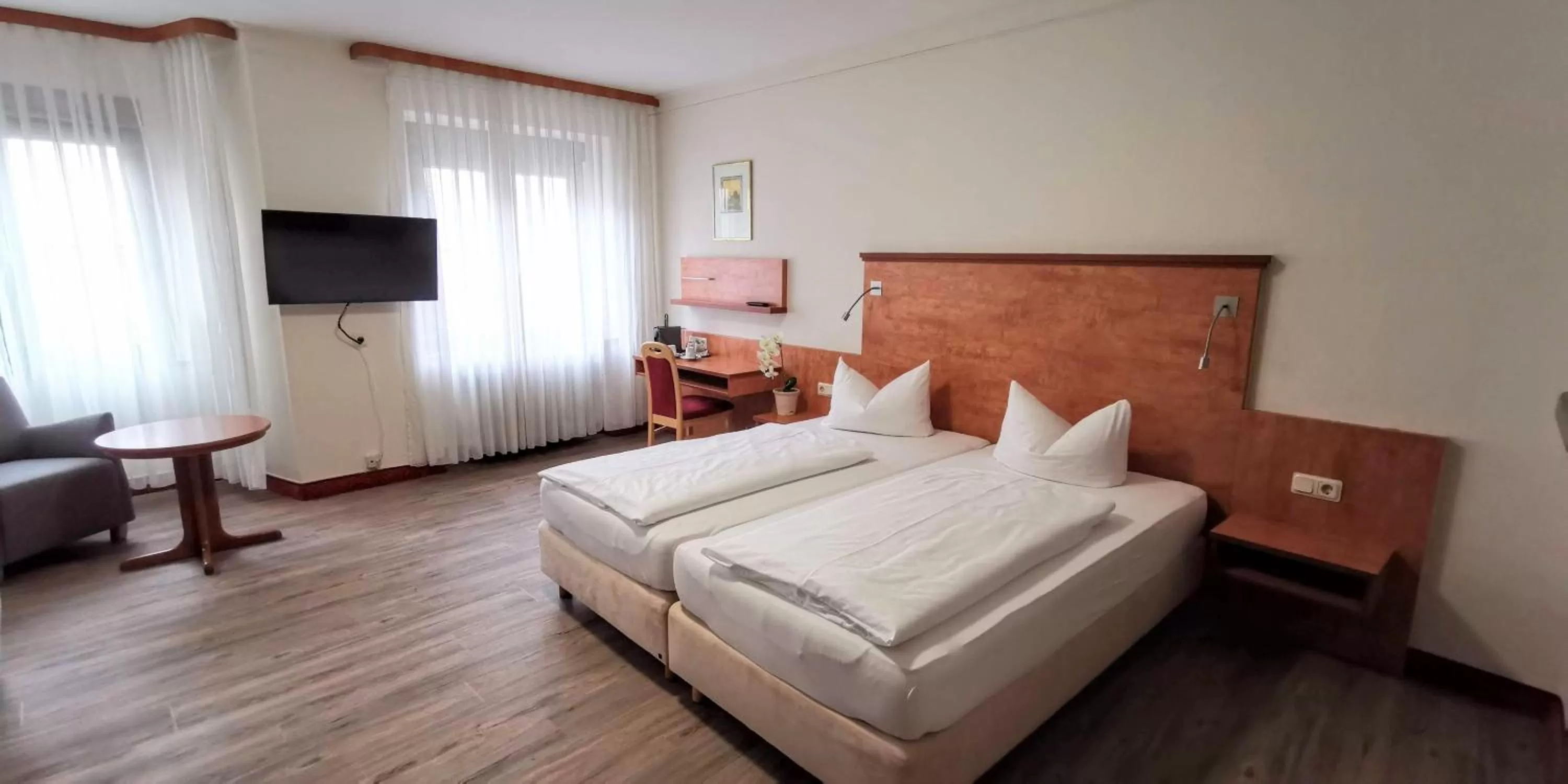 Photo of the whole room, Bed in Zum Winzermännle