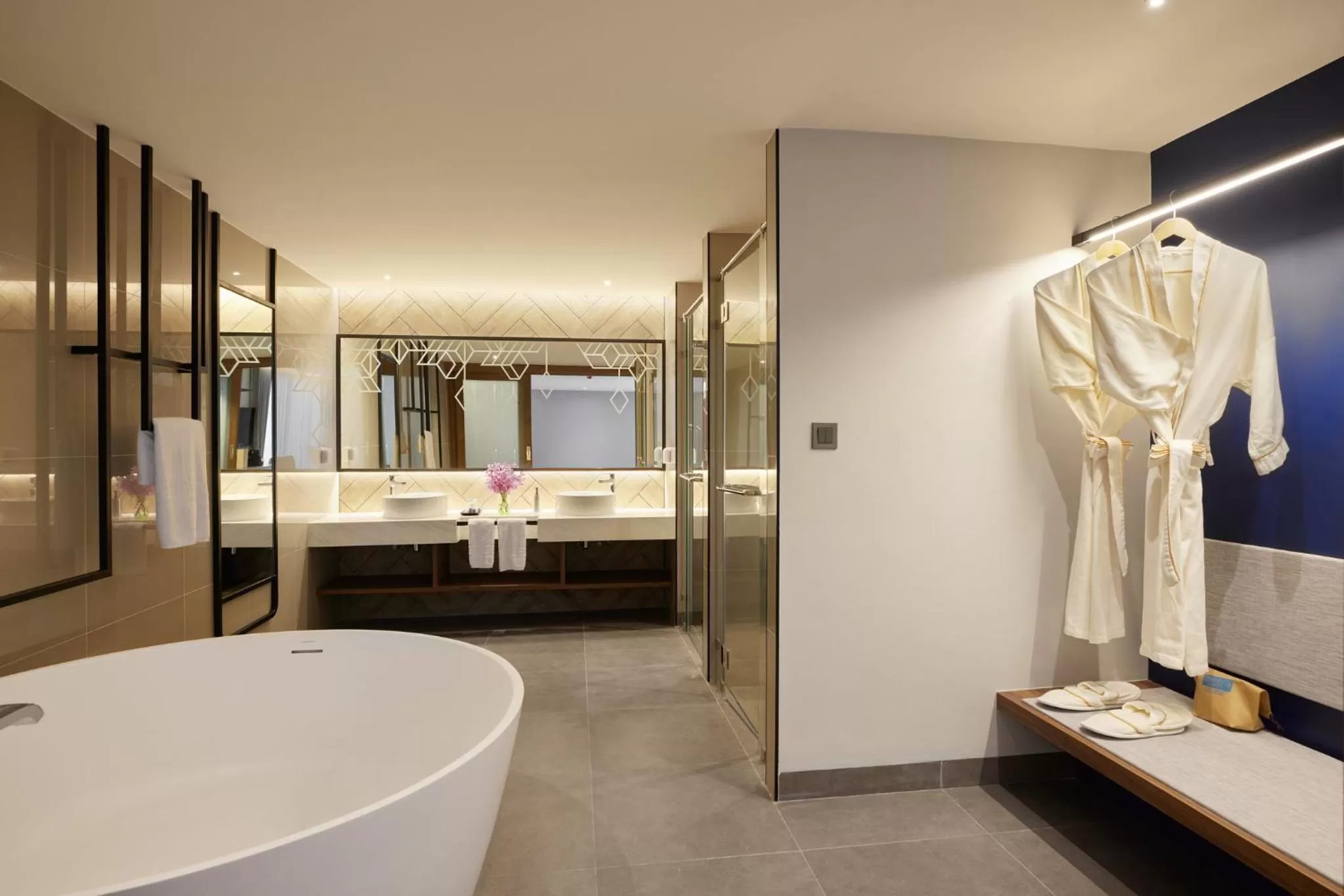 Bathroom, Bed in Centara Life Hotel Bangkok Phra Nakhon