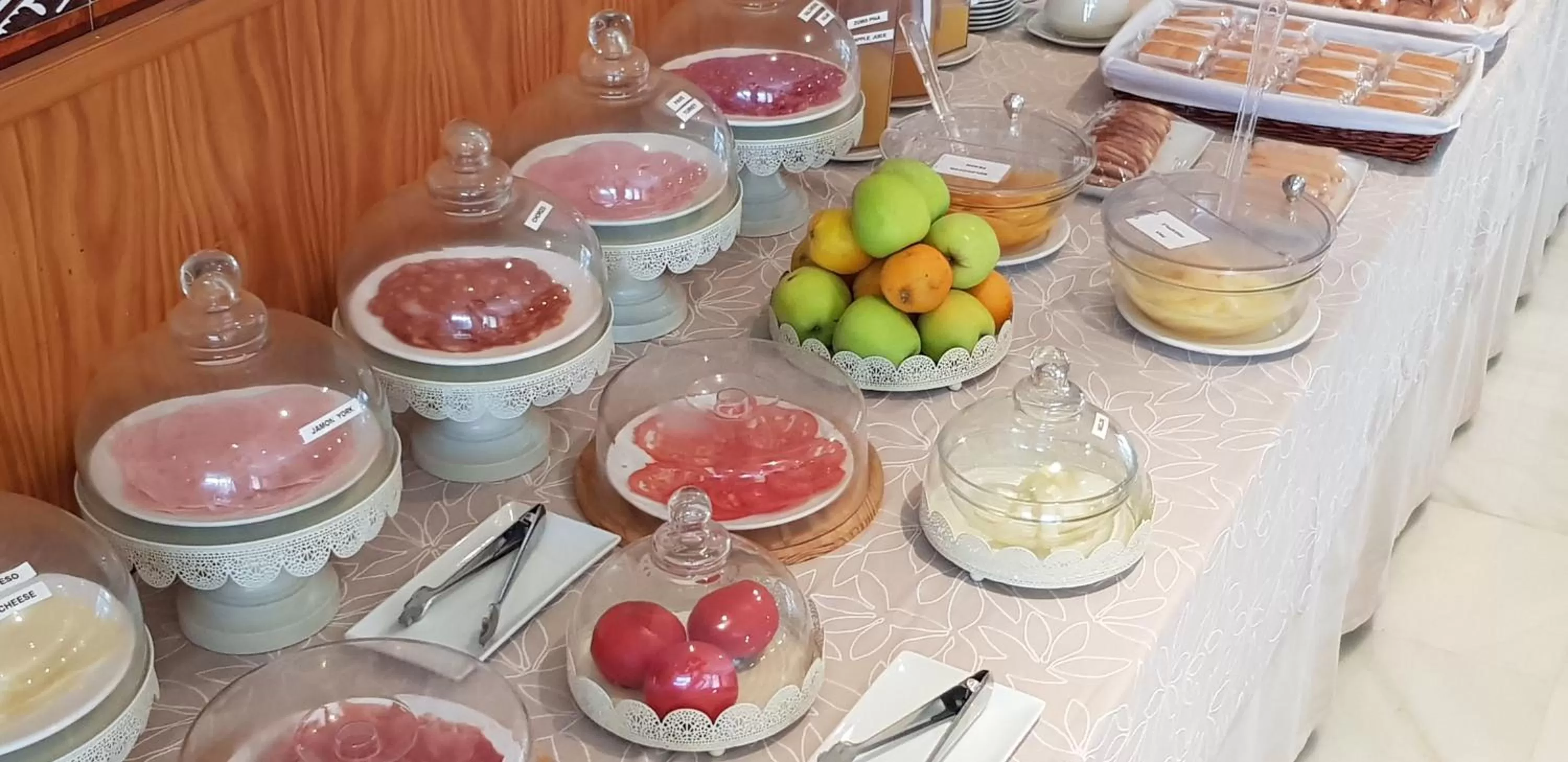 Buffet breakfast in Hotel Torre De Los Guzmanes