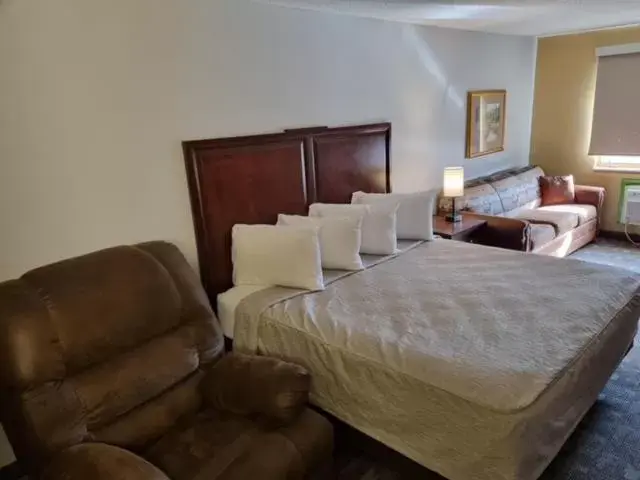 King Room - Non-Smoking in Governors Inn a Travelodge by Wyndham King Room - Non-Smoking in Governors Inn a Travelodge by Wyndham