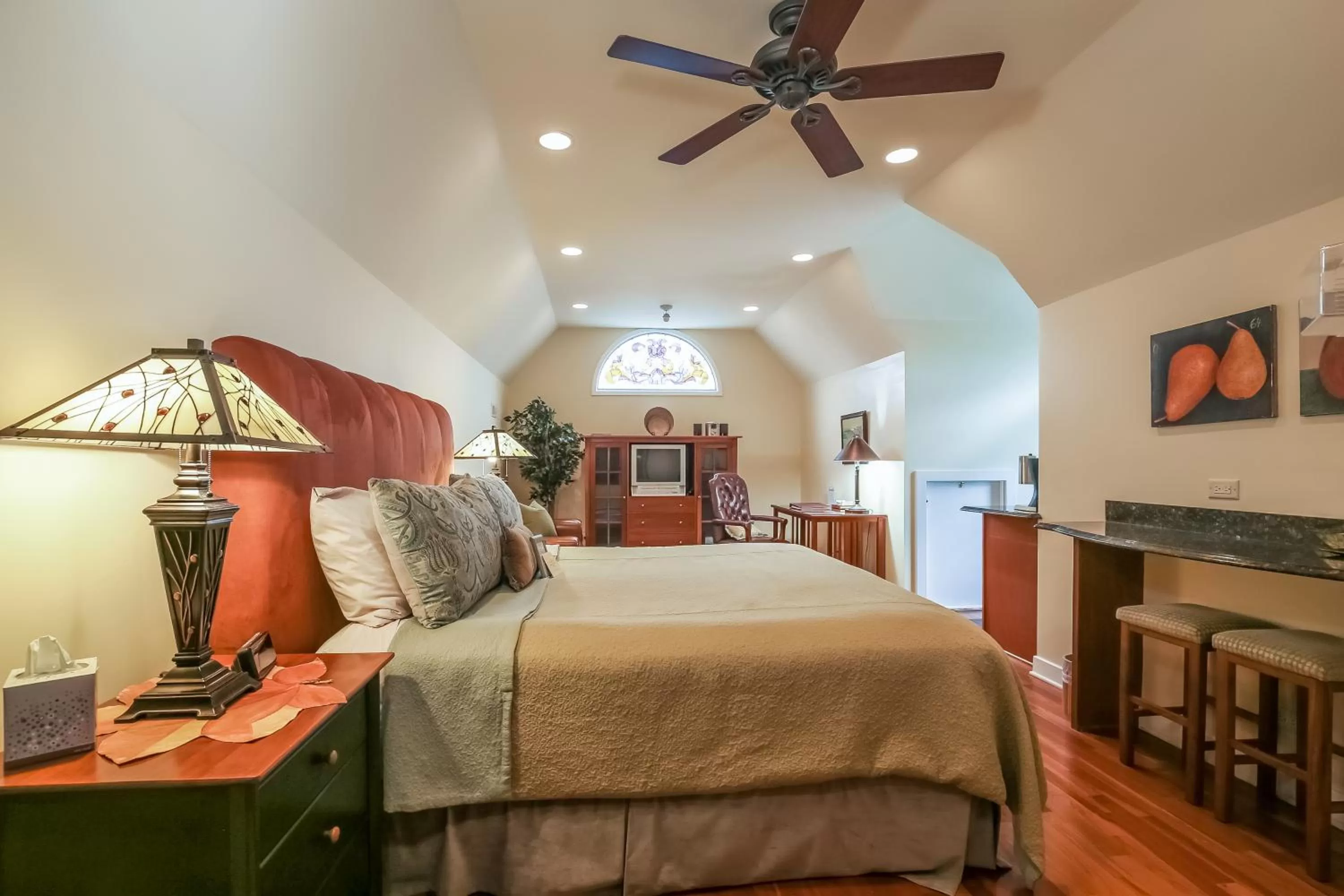 Bed in Harvey House Bed & Breakfast