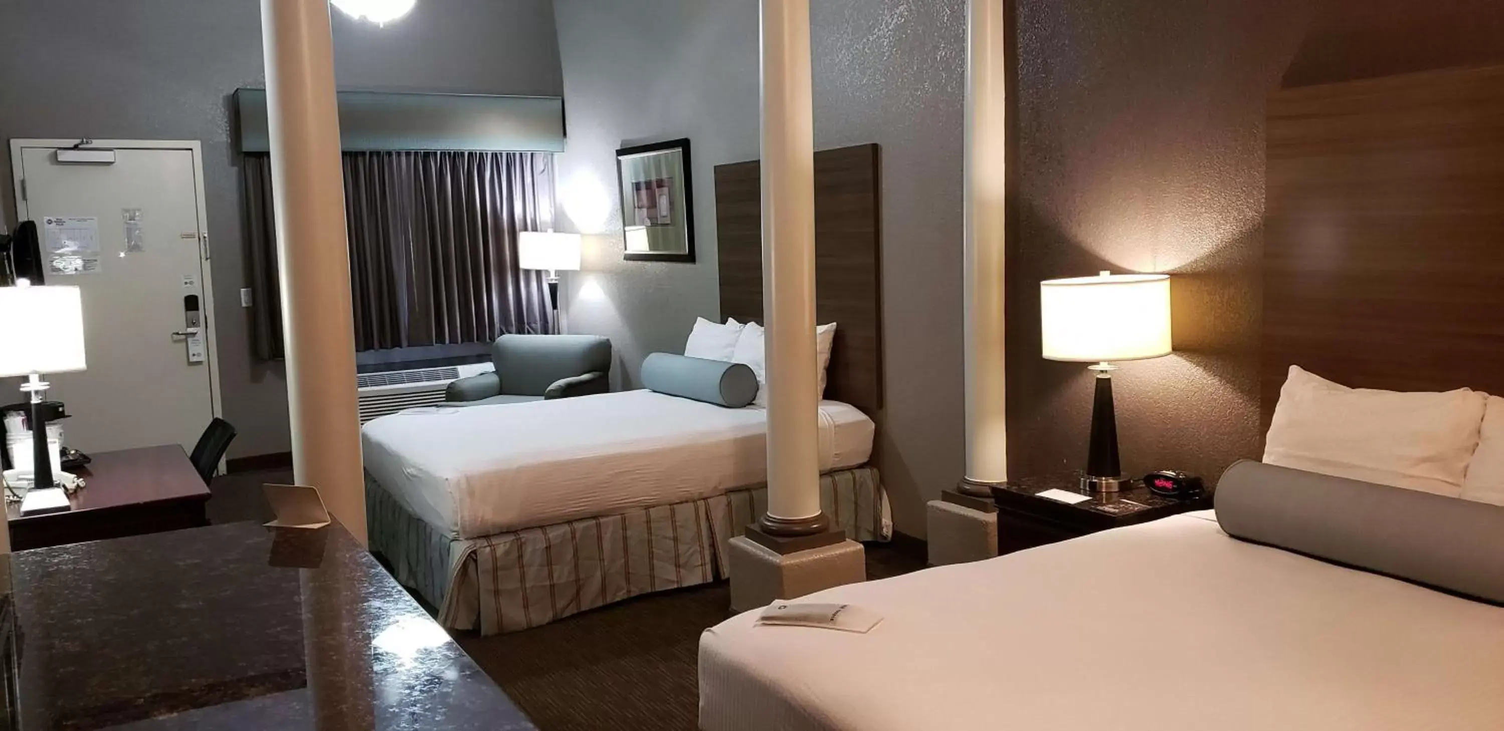 Queen Suite with Two Queen Beds in Best Western Plus Main Street Inn Queen Suite with Two Queen Beds in Best Western Plus Main Street Inn