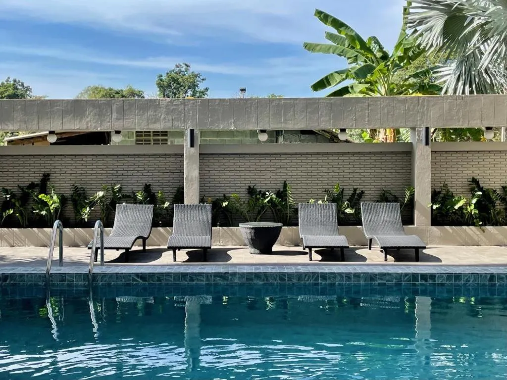 Swimming pool in Garden Paradise