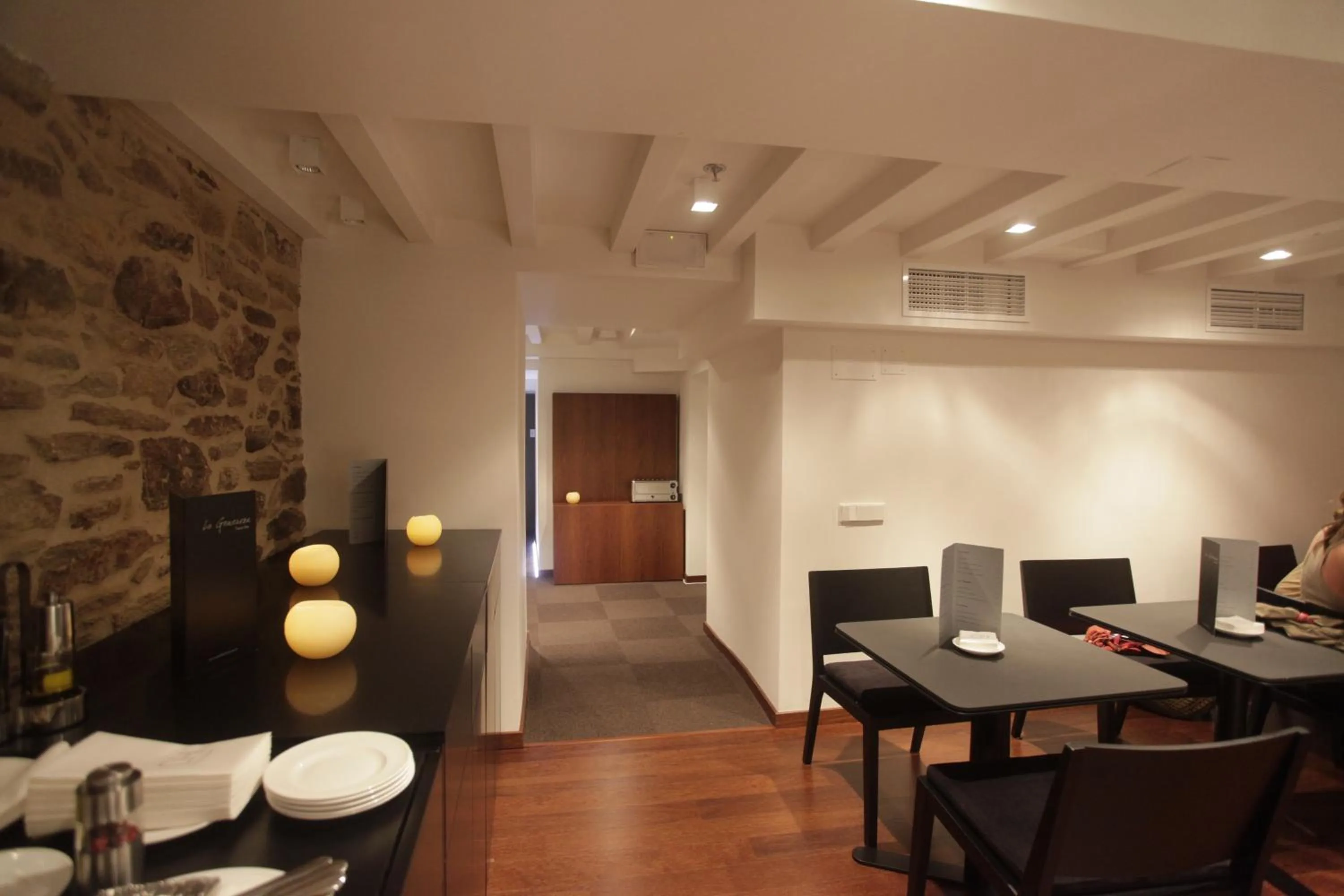 Restaurant/places to eat in Carris Casa de la Troya