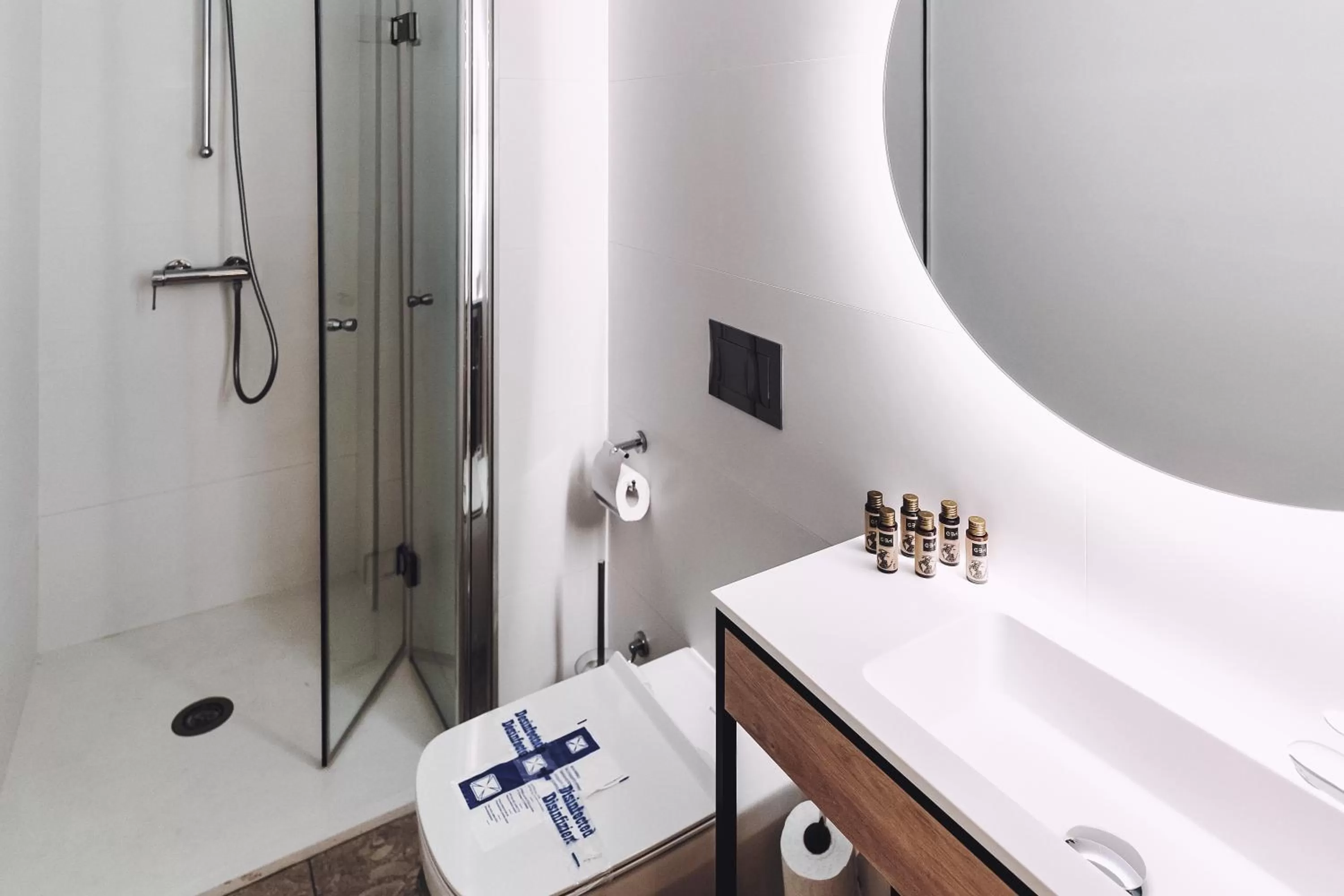 Bathroom in Posidonia Aparthotel