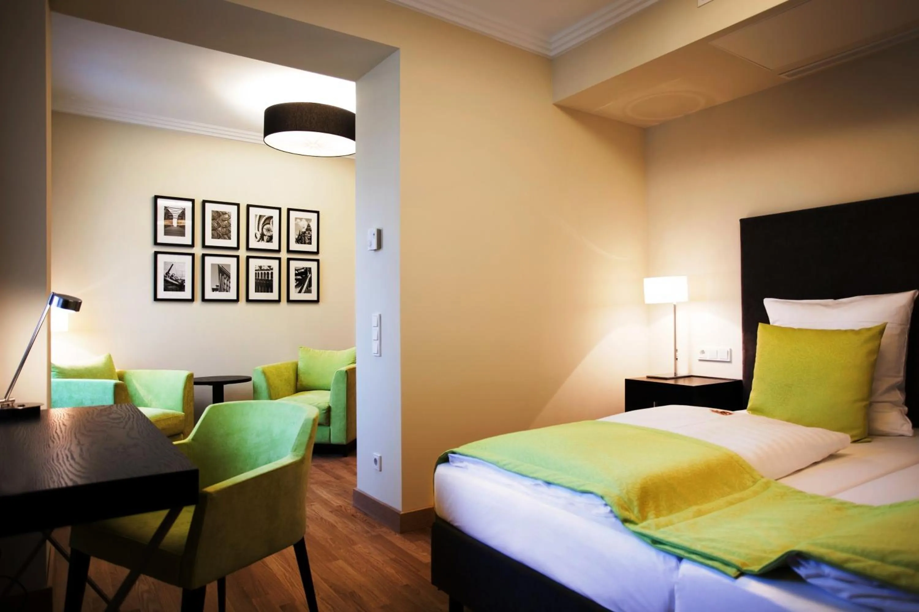 Decorative detail, Bed in Hotel Hamburger Hof