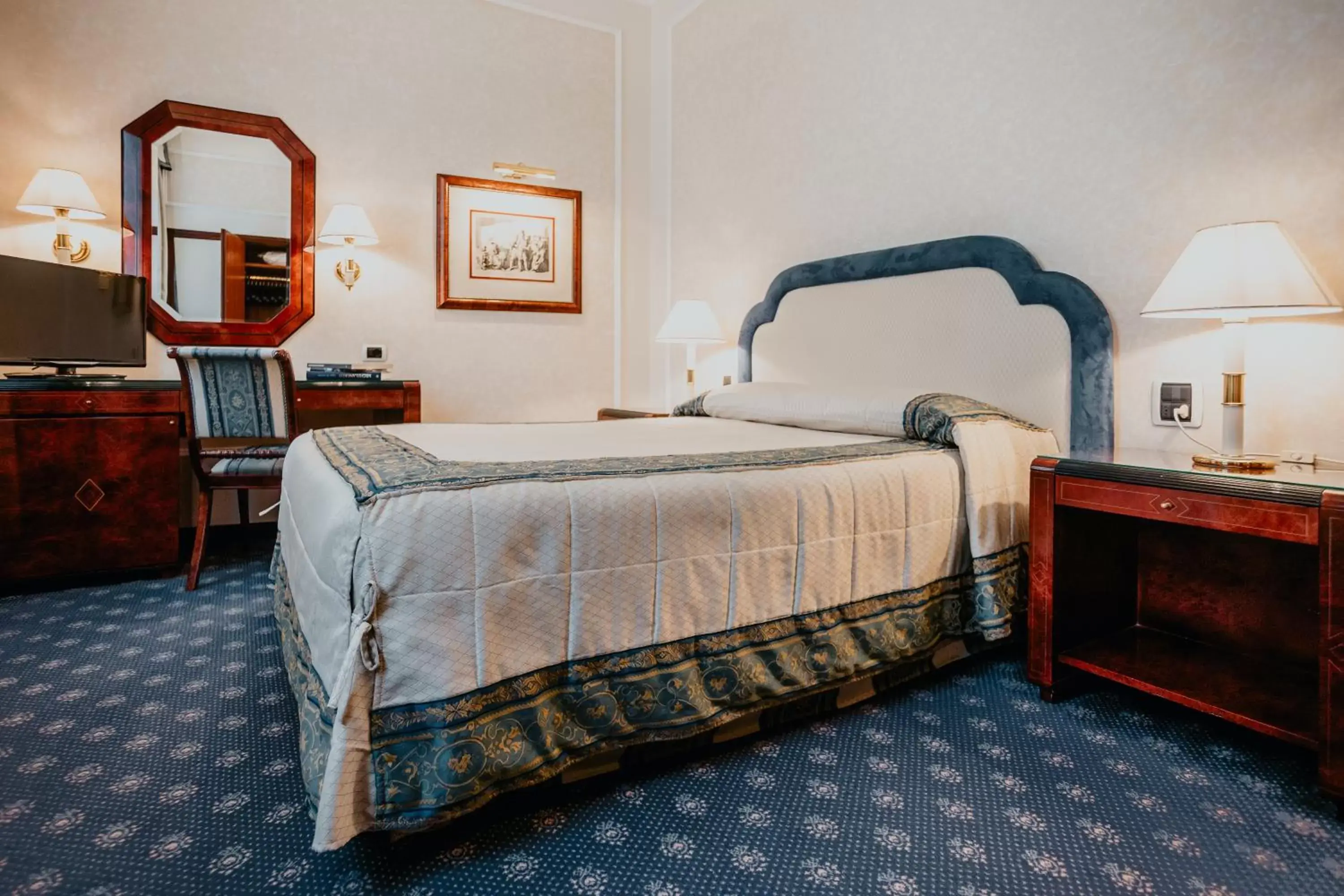 Classic Double or Twin Room in Hotel De La Ville Classic Double or Twin Room in Hotel De La Ville