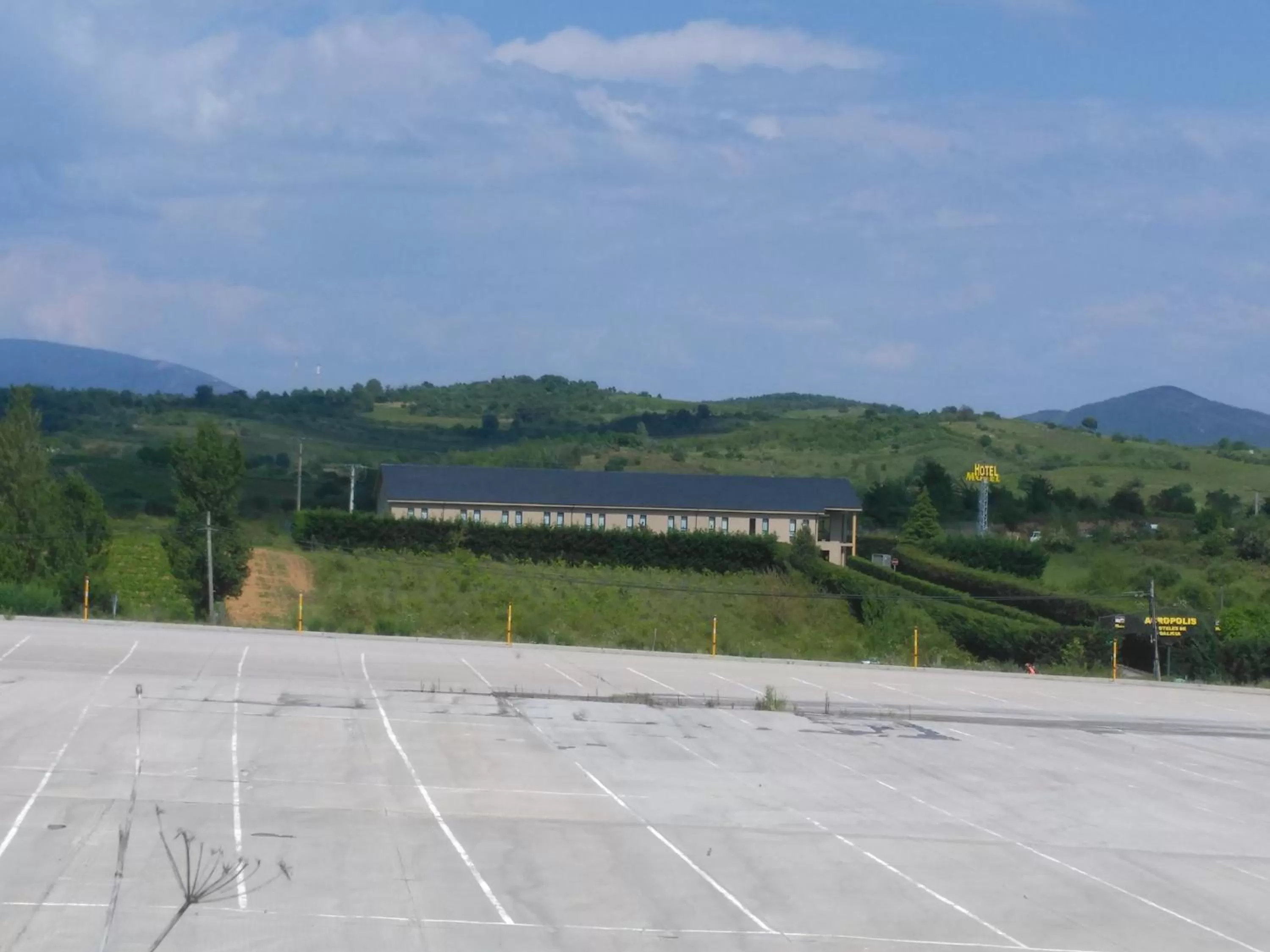 Property building in Motel Acropolis