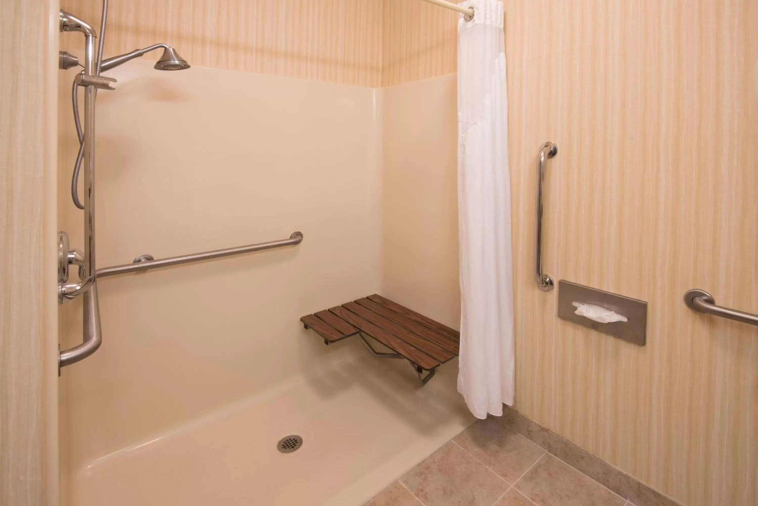 Standard King Room with Communication Accessible Roll-in Shower in Holiday Inn Express Hotel & Suites Wauseon, an IHG Hotel Standard King Room with Communication Accessible Roll-in Shower in Holiday Inn Express Hotel & Suites Wauseon, an IHG Hotel