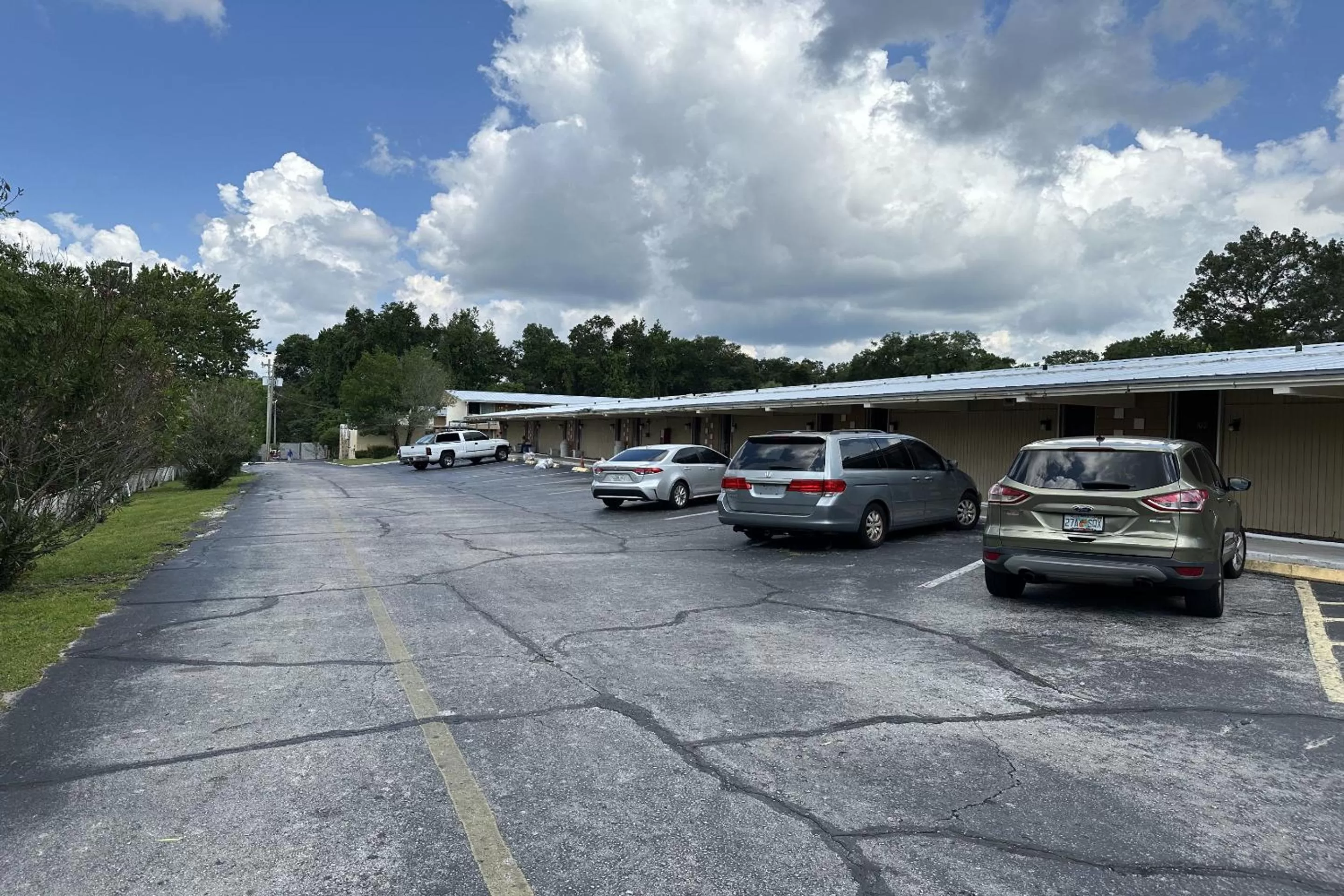 Parking in Kampus Inn Gainesville - University Area Hotel