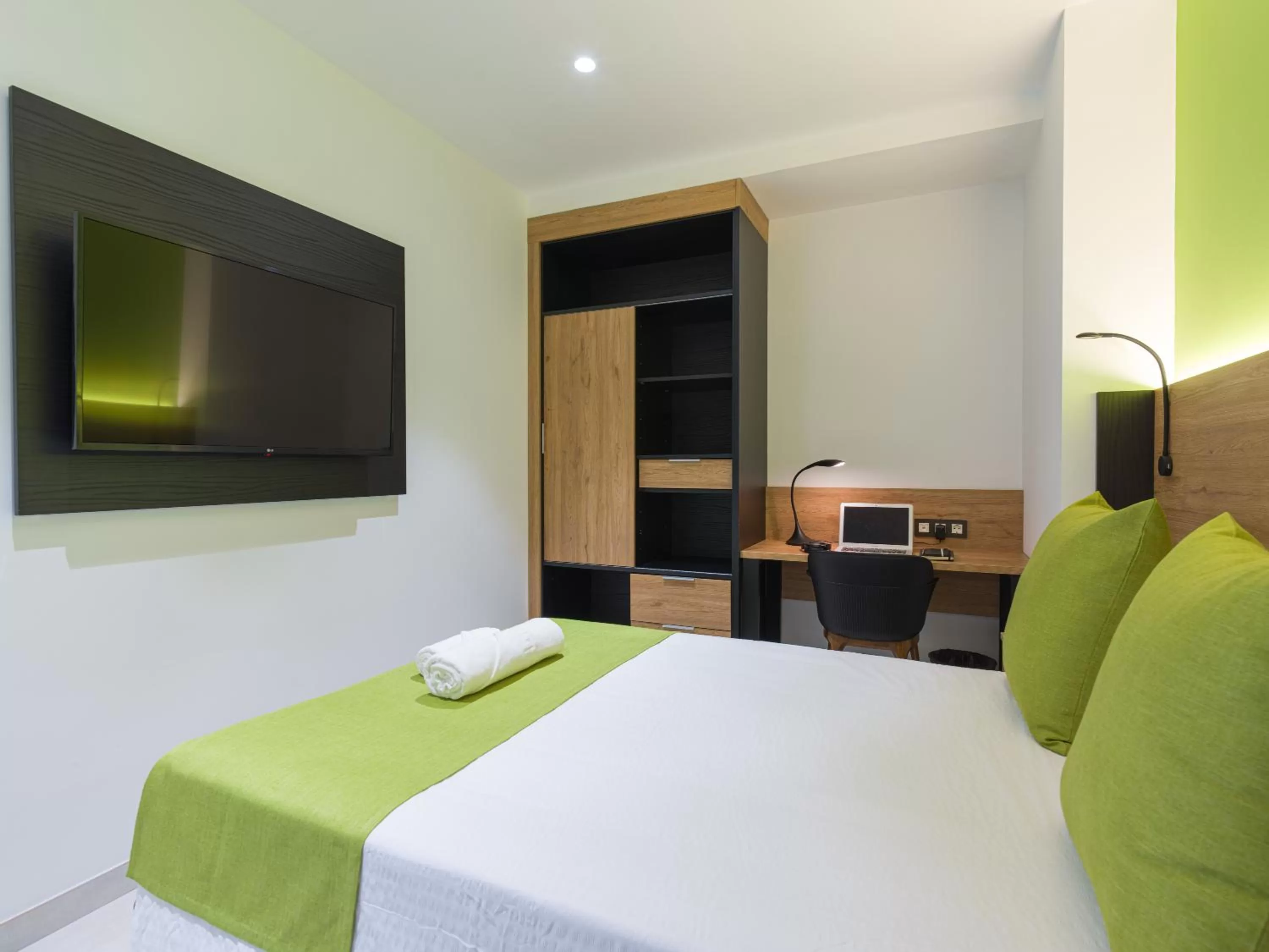 TV and multimedia, Bed in Hotel MG Poniente