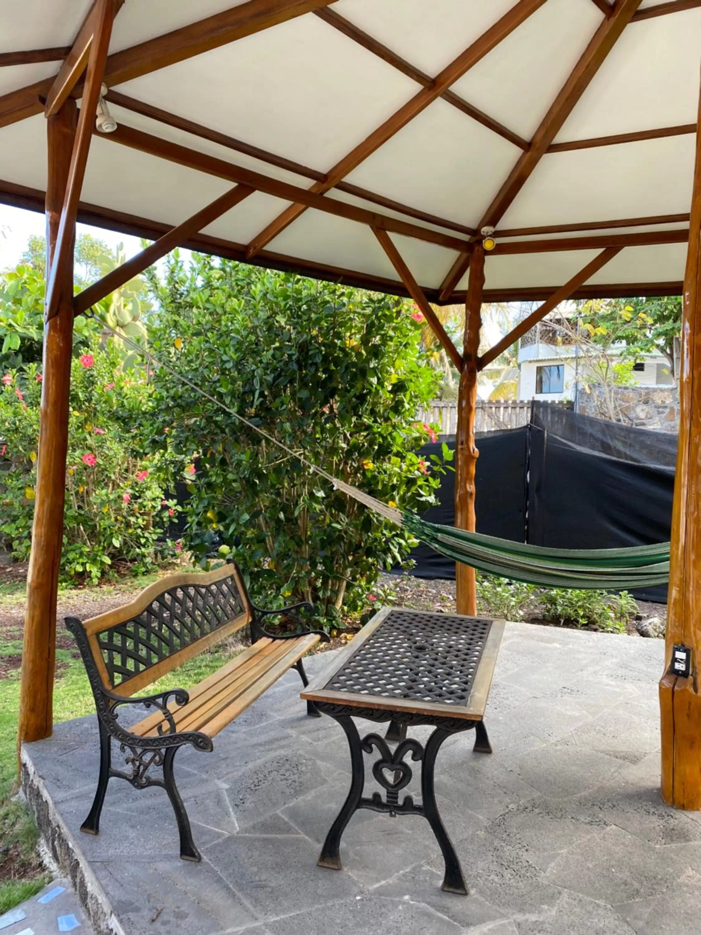 Patio, BBQ Facilities in La Peregrina Galapagos B&B