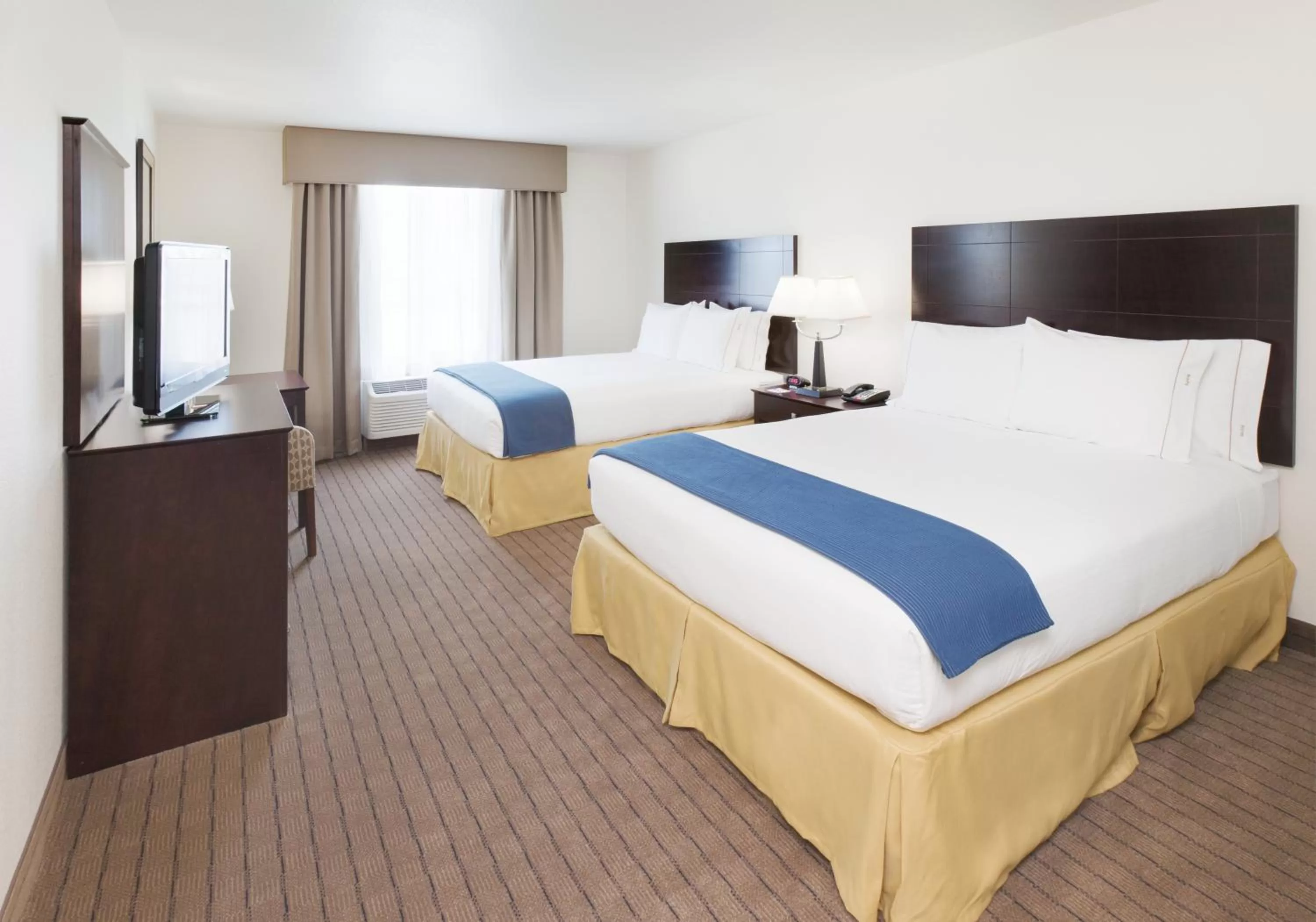 Photo of the whole room, Bed in Holiday Inn Express & Suites - Omaha I - 80 by IHG