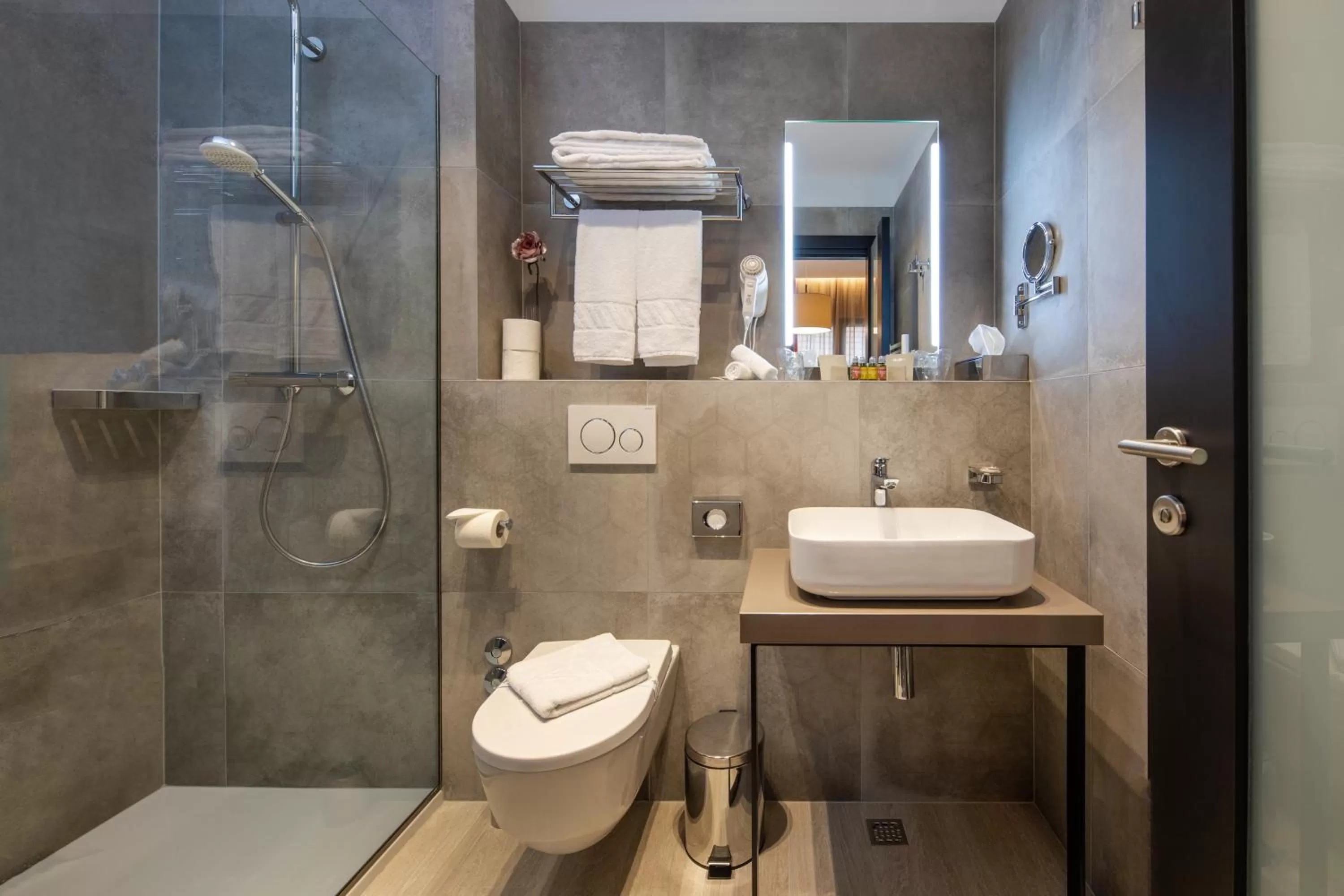 Bathroom in Livris Hotel