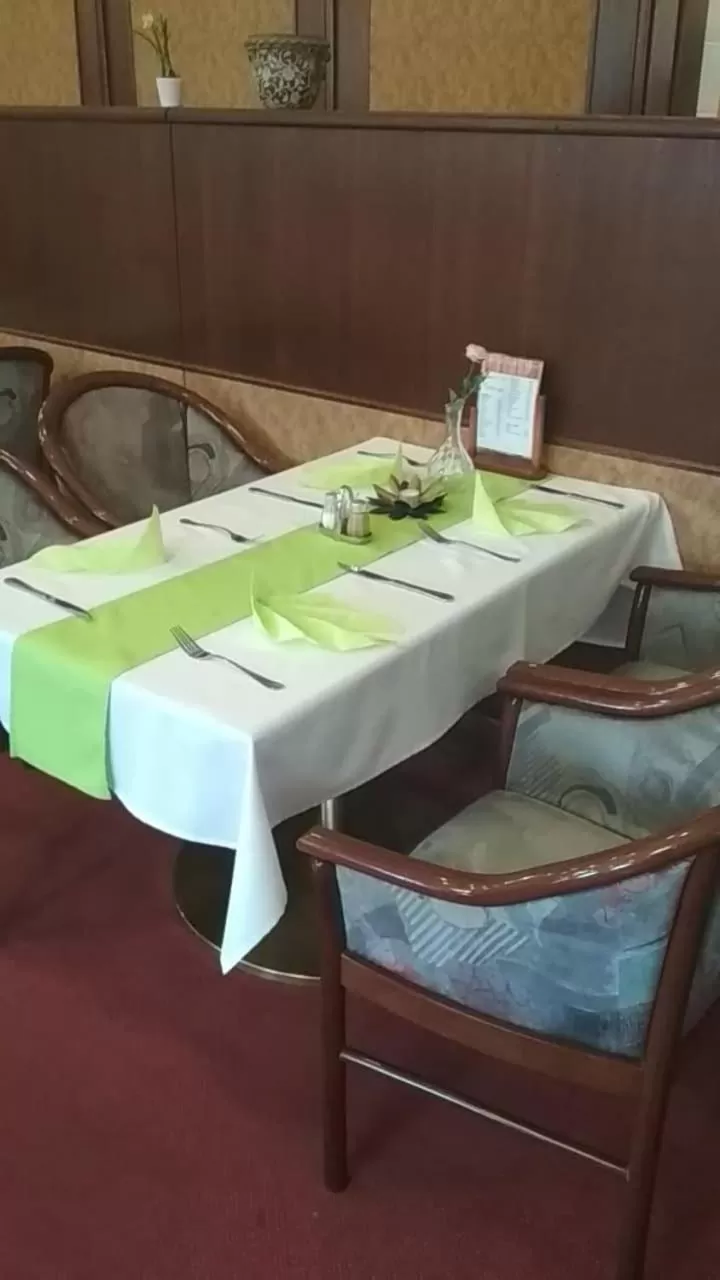 Restaurant/Places to Eat in Hotel Le Café