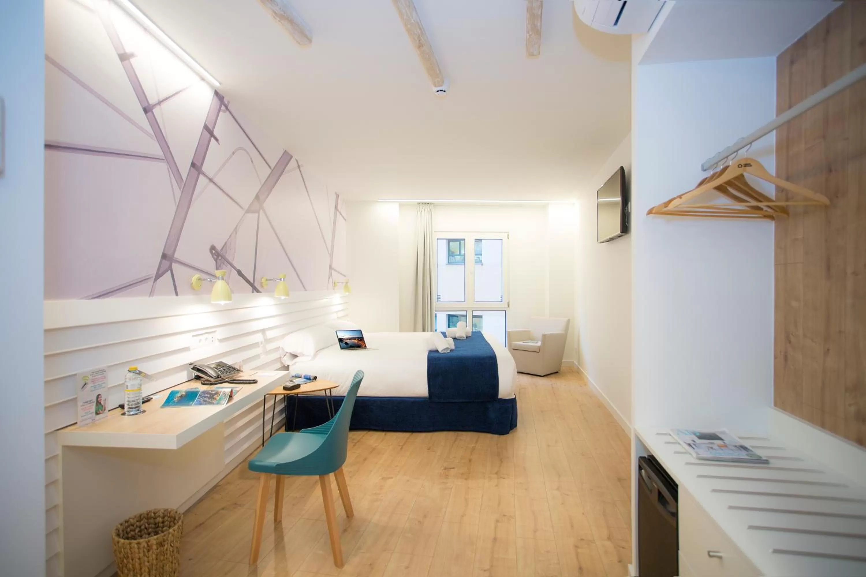 Photo of the whole room, Bed in Casual de las Olas San Sebastián