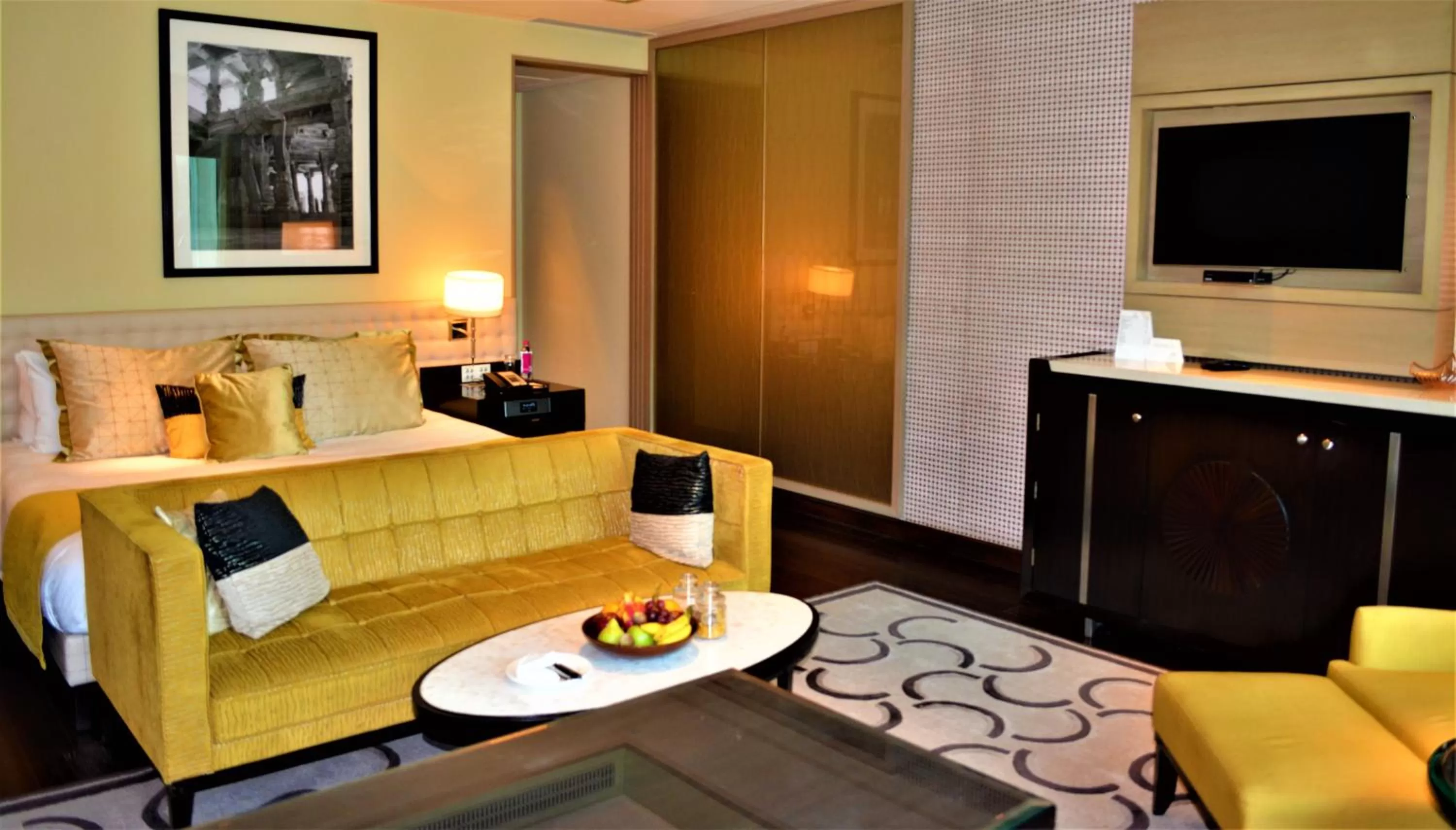 Photo of the whole room in Taj Santacruz