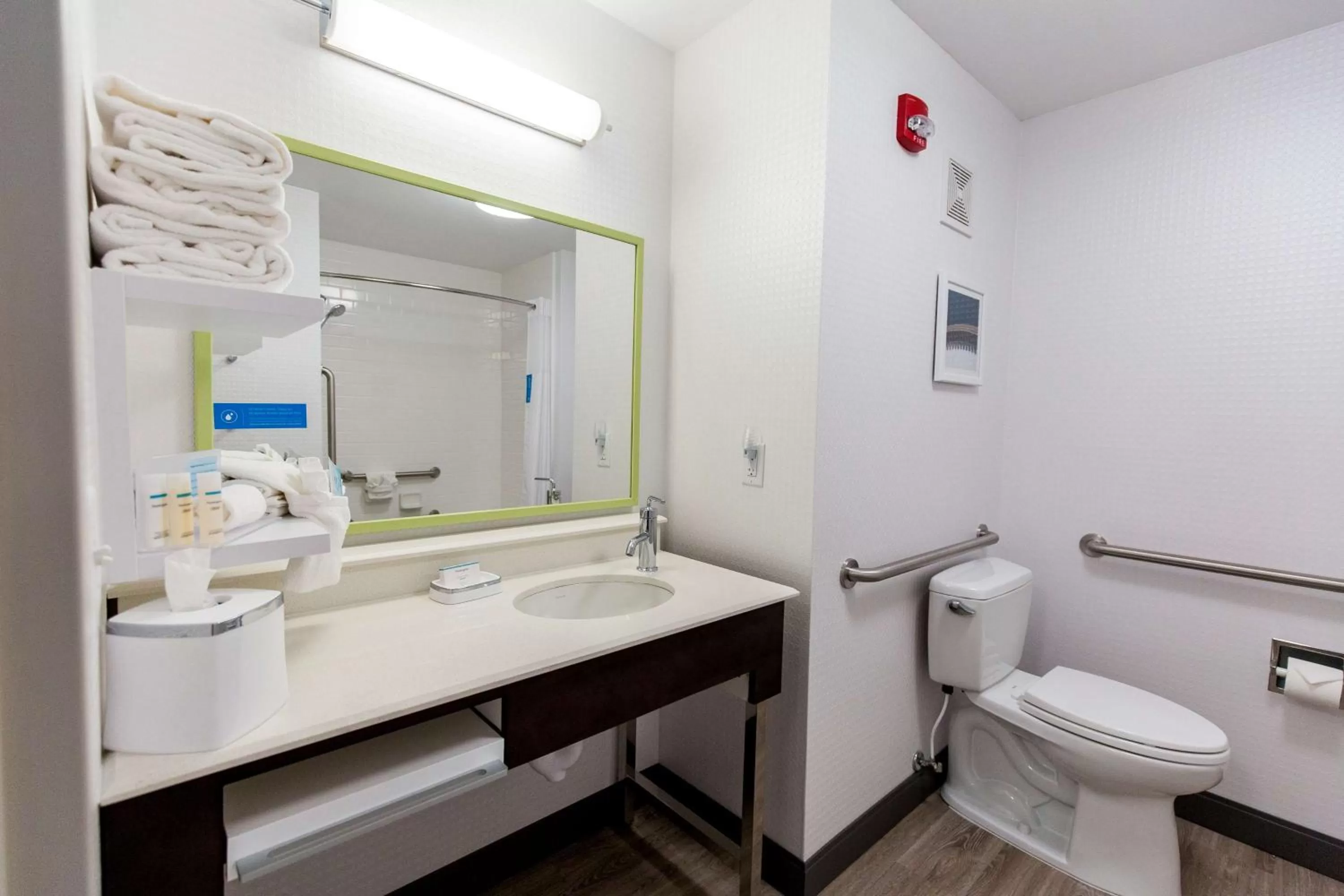 Bathroom in Hampton Inn Bismarck